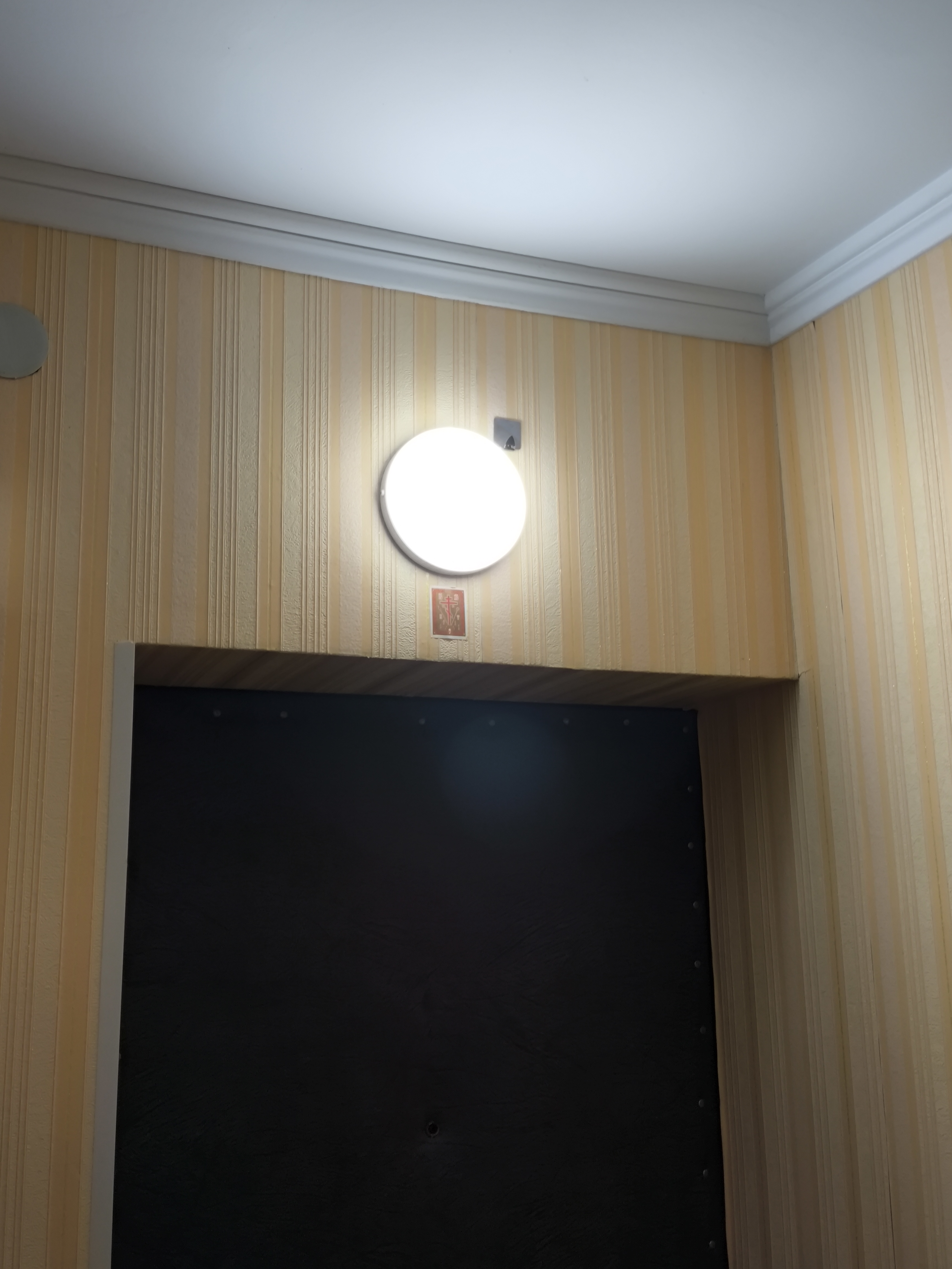 Фото установка і підключення світильника на стіну