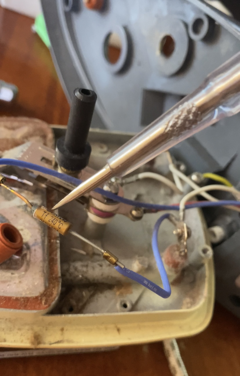 Фото Замена термопредохранителя RY-240