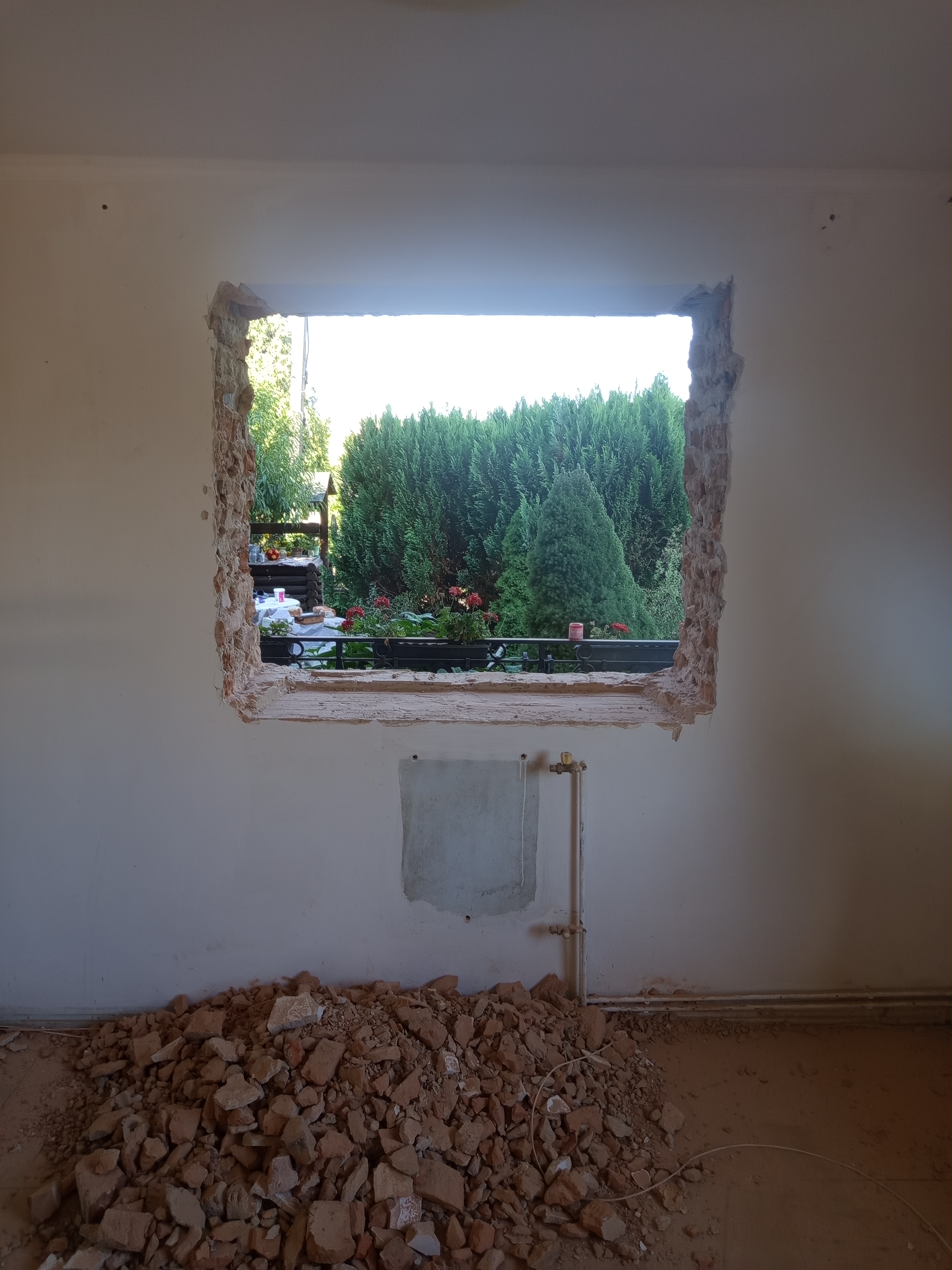 Фото демонтаж 4 вікон з роширенням