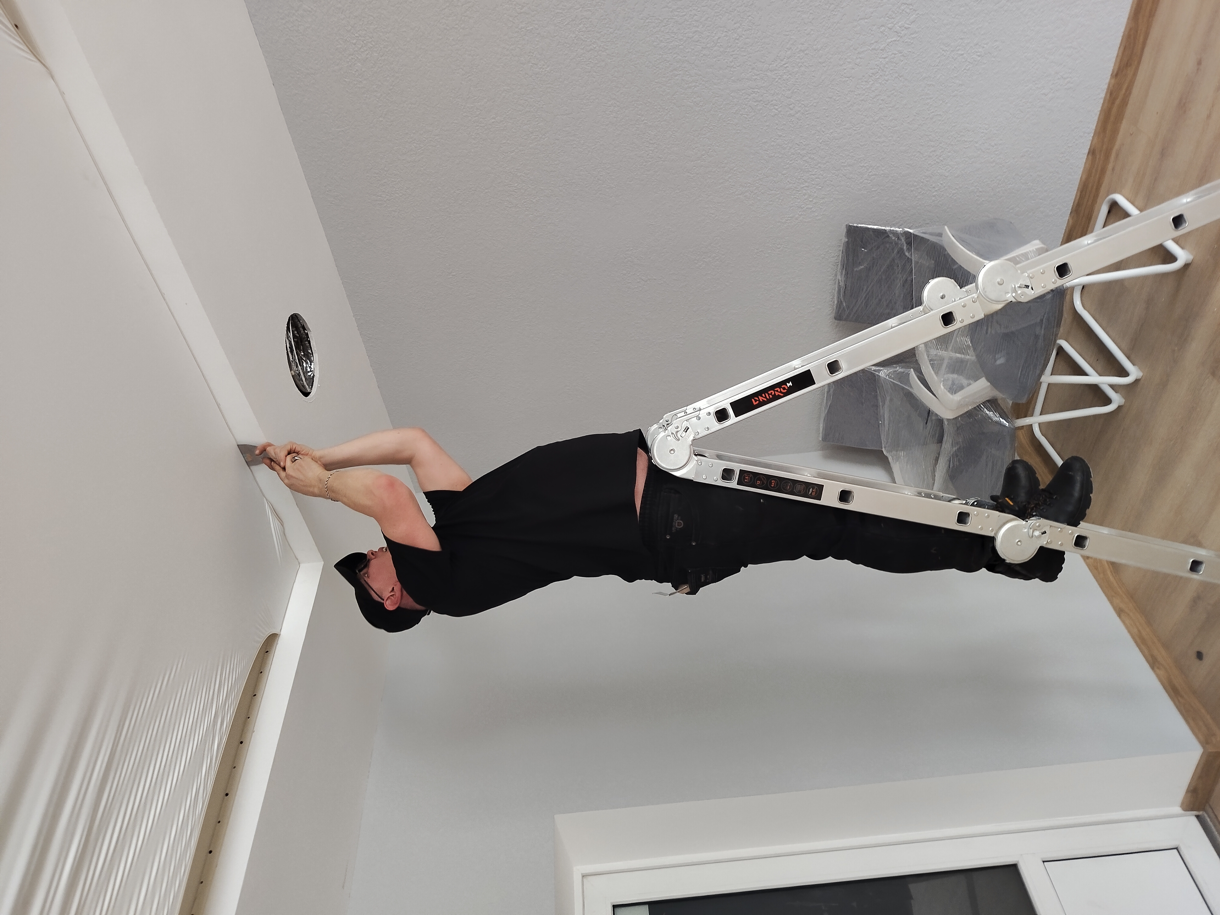 Фото монтаж натяжних стель 
