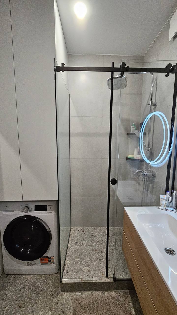 Фото Реалізувала проєкт квартири площею 27 м². Дизайн виконано під моїм авторським наглядом згідно затвердженого проєкту. Повністю контролювала ремонтні роботи, займалась підбором матеріалів, комплектацією, організацією доставок та всіма етапами втілення.