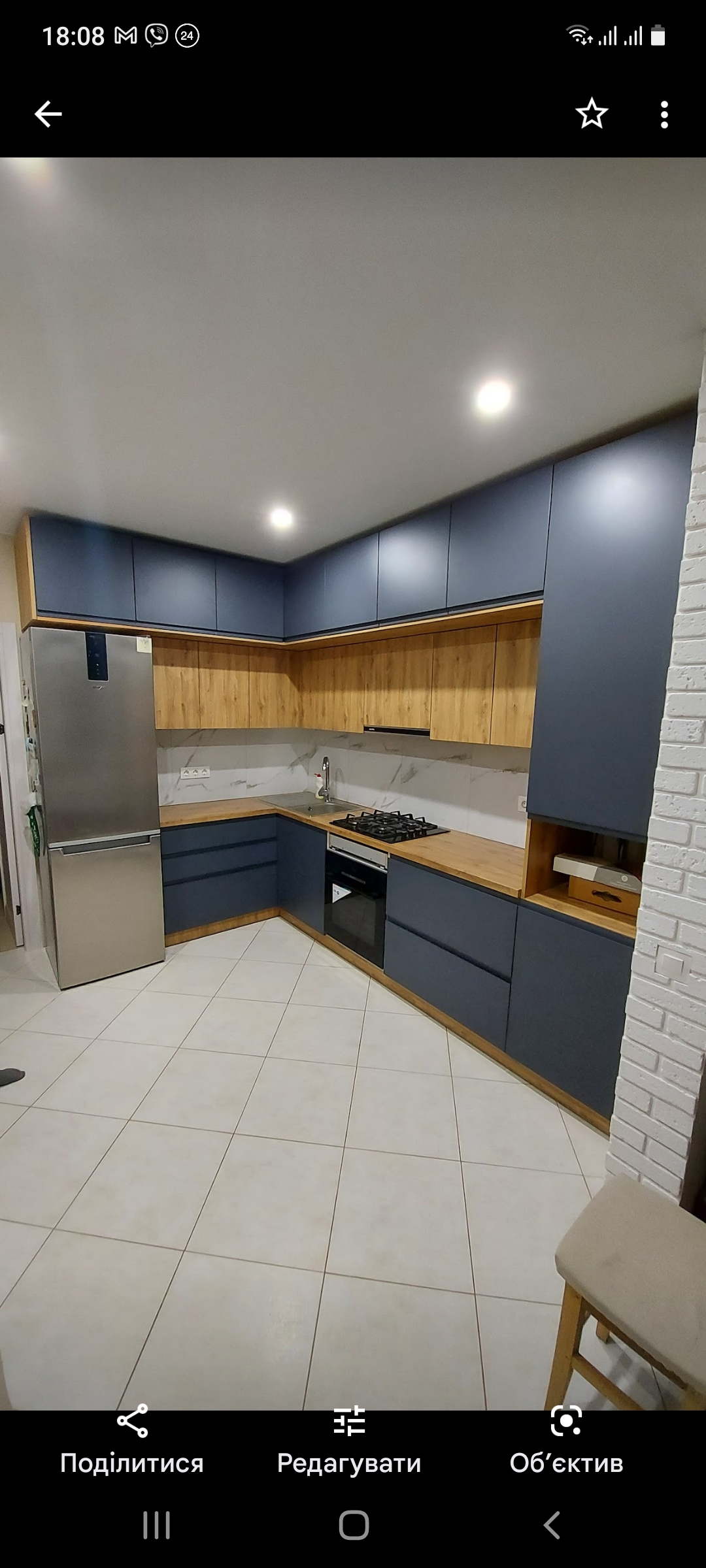 Фото Кухня з фарбованими та ДСП фасадами, фурнітура GTV та Blum. З моменту заміру, подальшого вибору матеріалів, узгодження проекту до встановлення 45 днів.