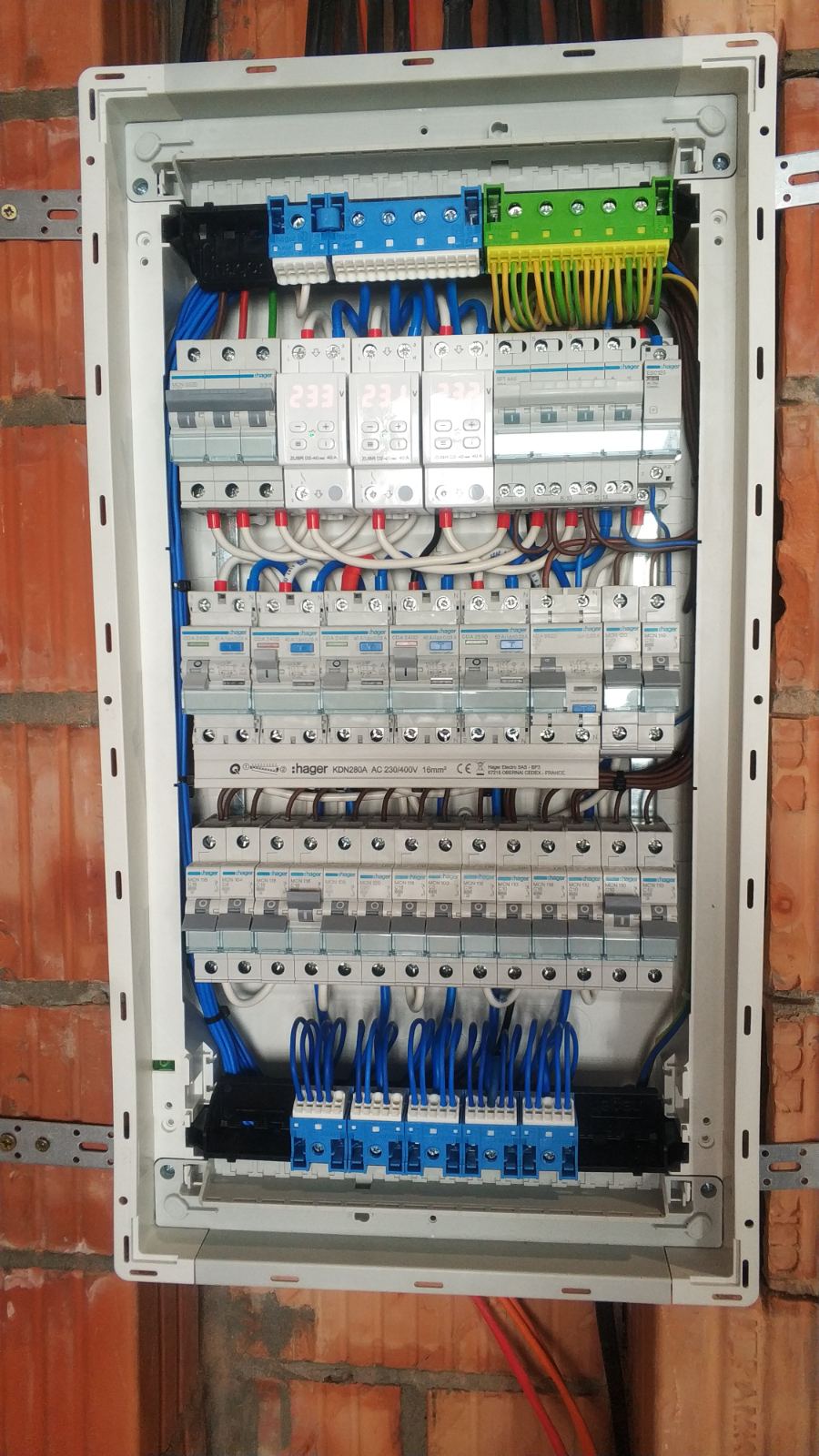 Фото щитова Hager на 380v 2-х кімнатна, новострой
