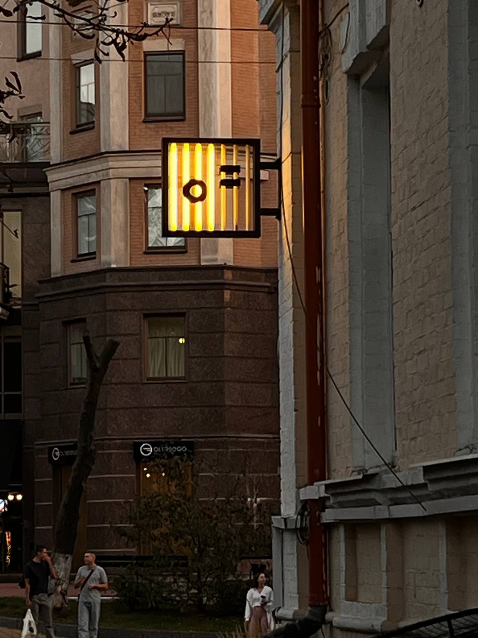 Фото Заміна лампочок у вивісках.