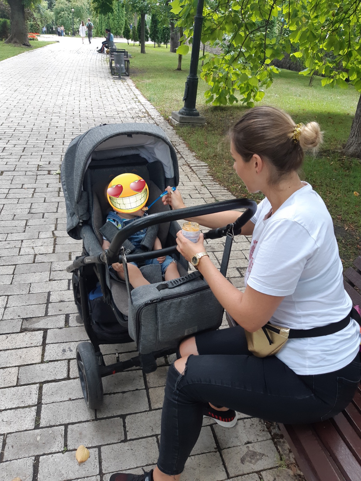 Фото Гуляла с ребенком (11 месяцев) в парке 3 часа, пока мама работала. Покормила, уложила спать.