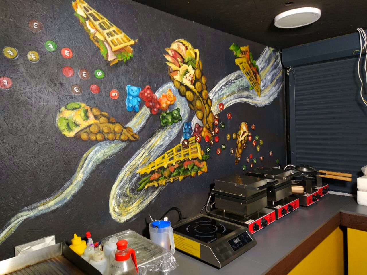 Фото Тематическая роспись стены ,акрил.                Waffle Bar.Киев 