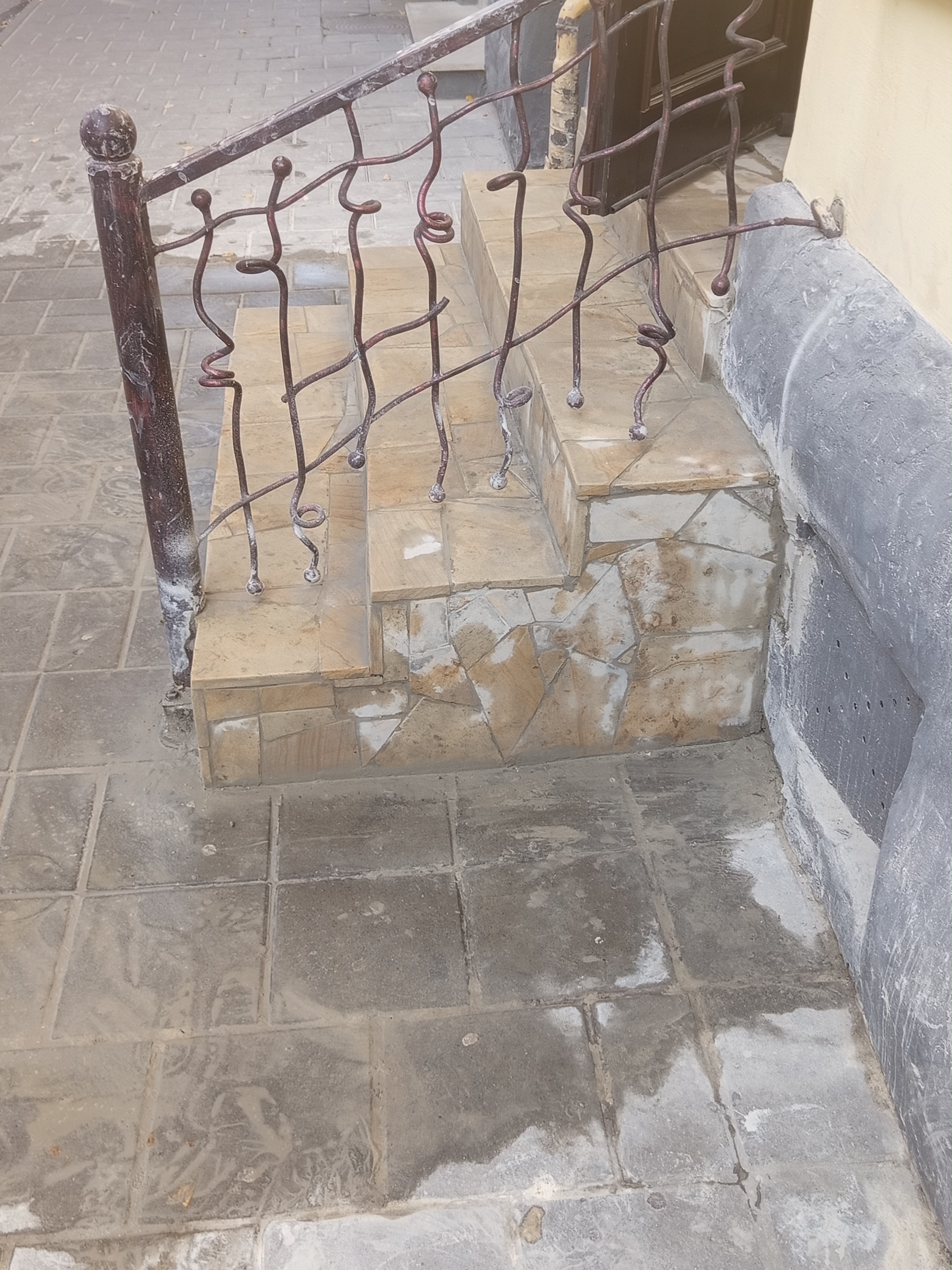 Фото обробка сходів каменем 
