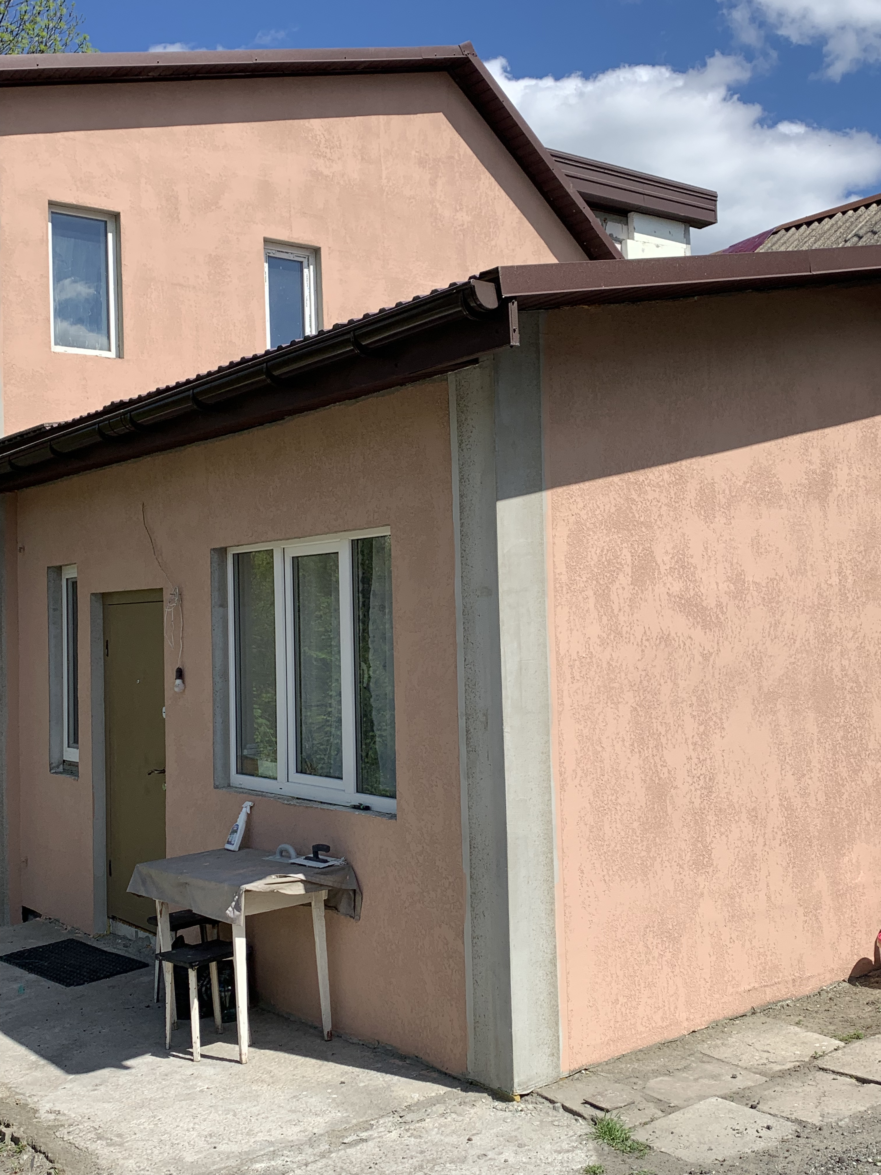Фото утеплювання пінопластом, армування, нанесення декору, фарбування