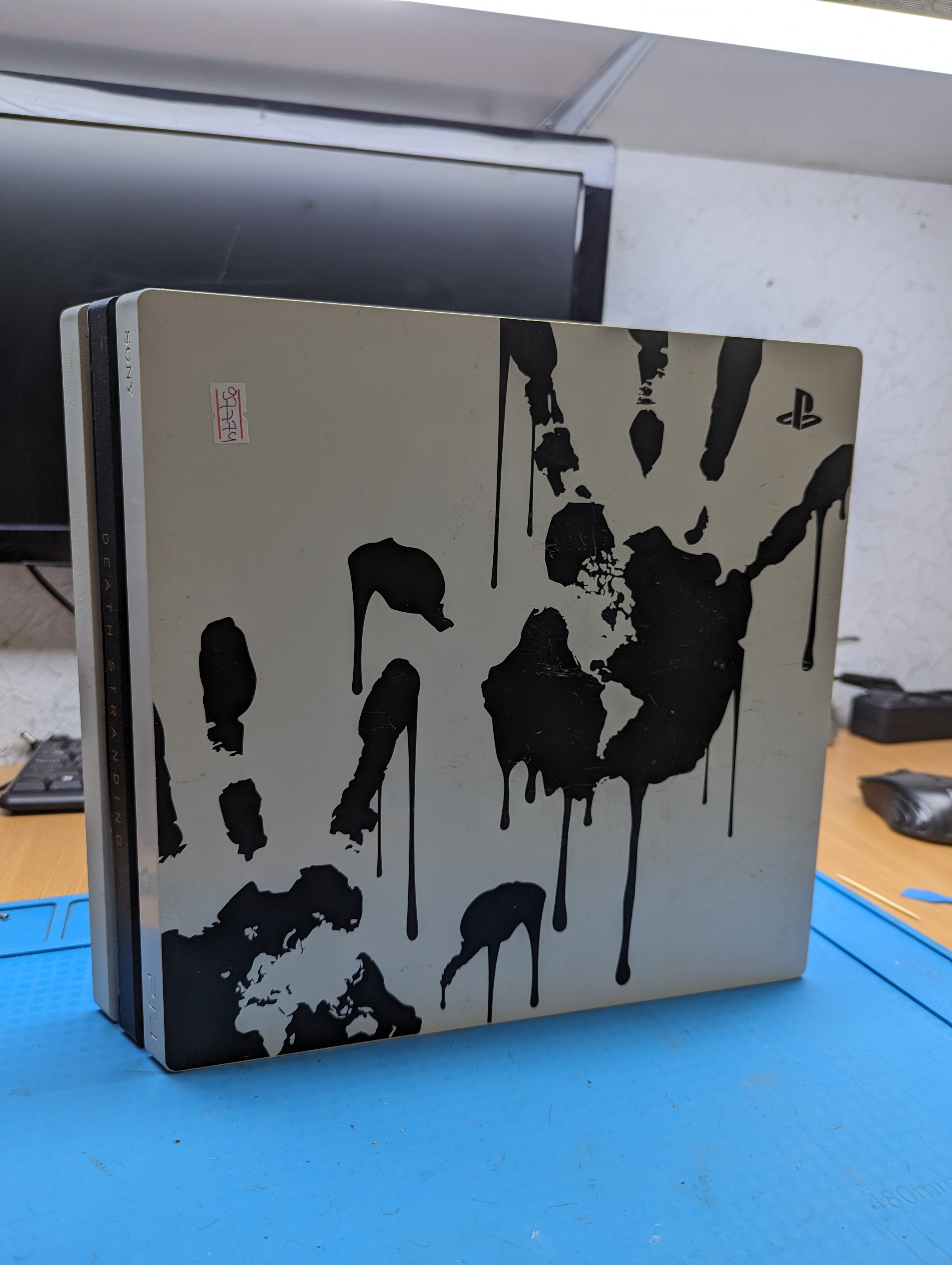 Фото Ps4 Pro після технічного обслуговування 
