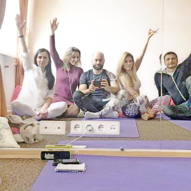 Фото Йога в офисе. Корпоративная йога. 1