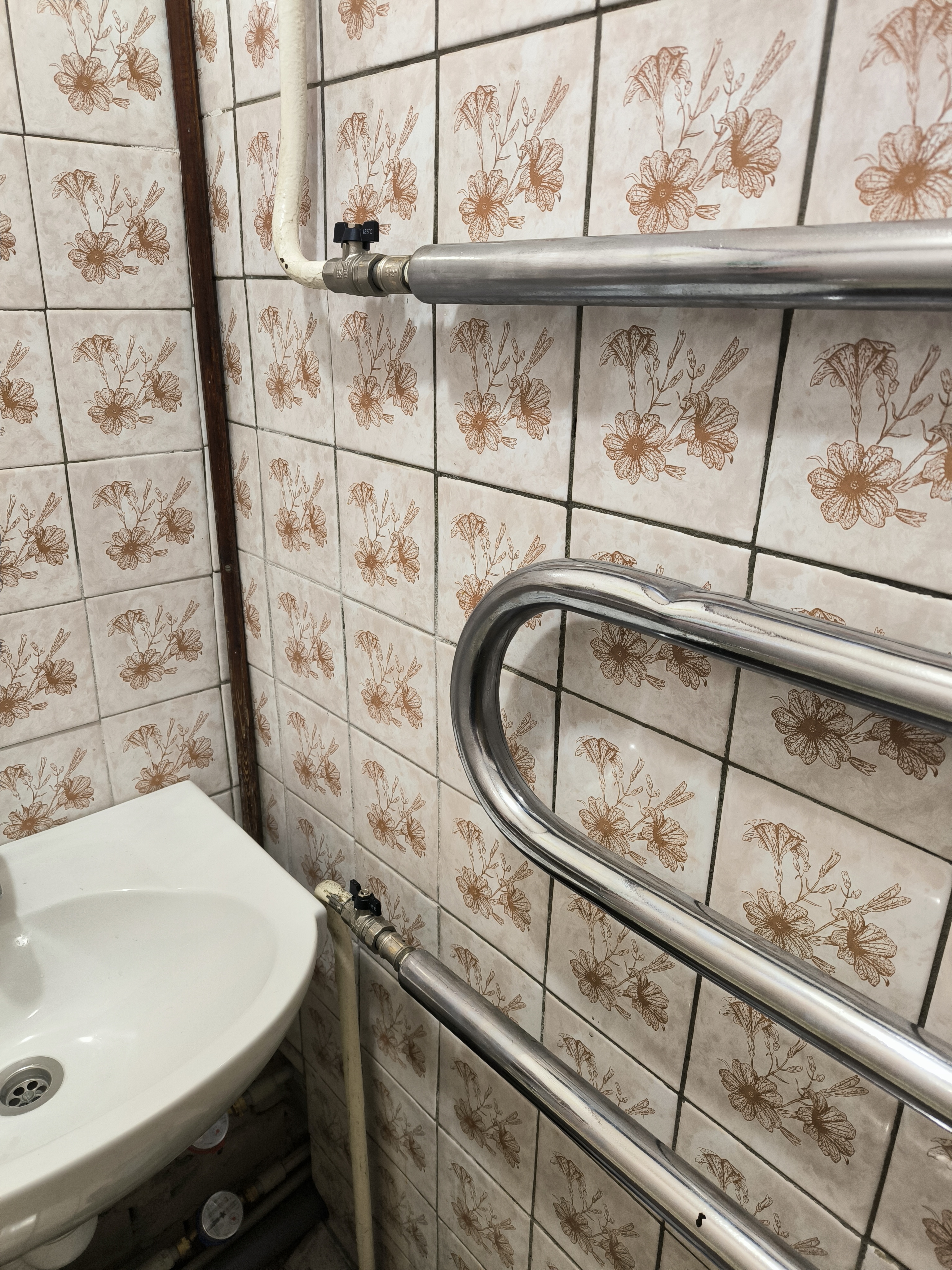 Фото установка шар-крана на полотенцесушитель 