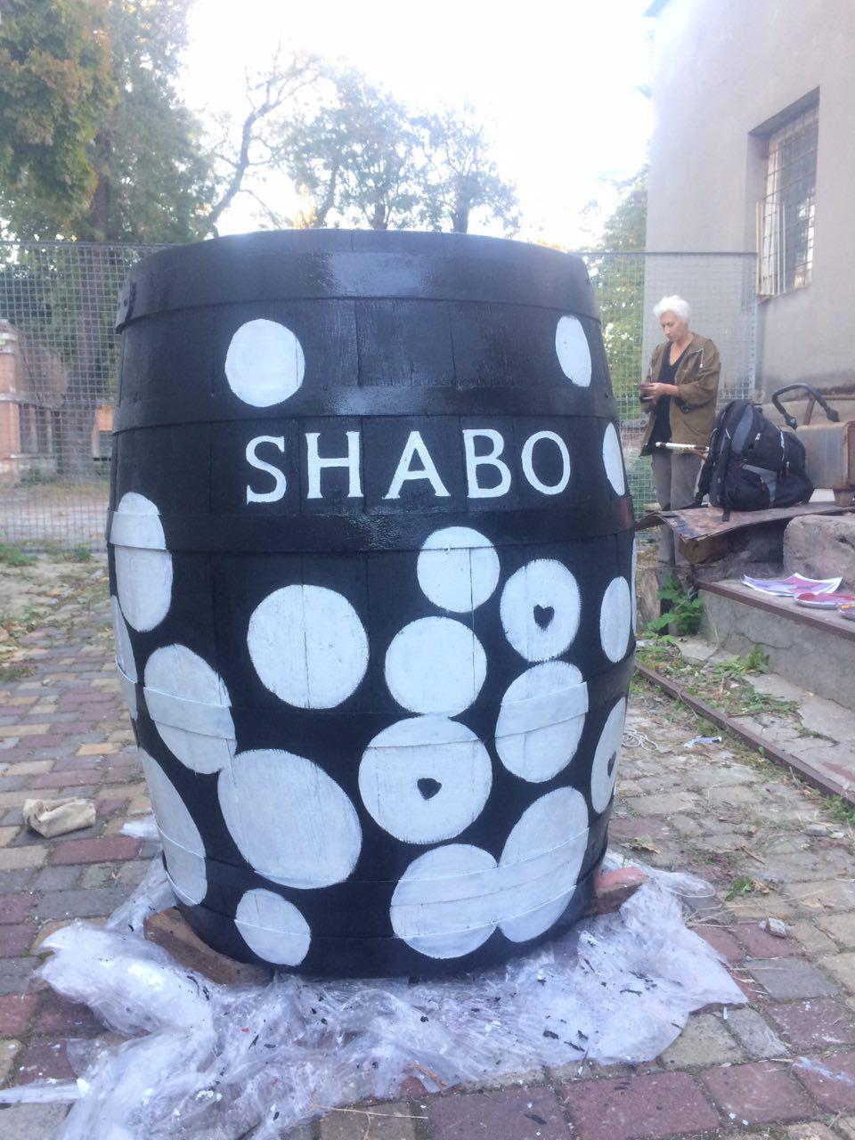 Фото Barrel art. Разработка макета и ручная роспись бочки в соответствии с этим макетом для винодельческой компании SHABO