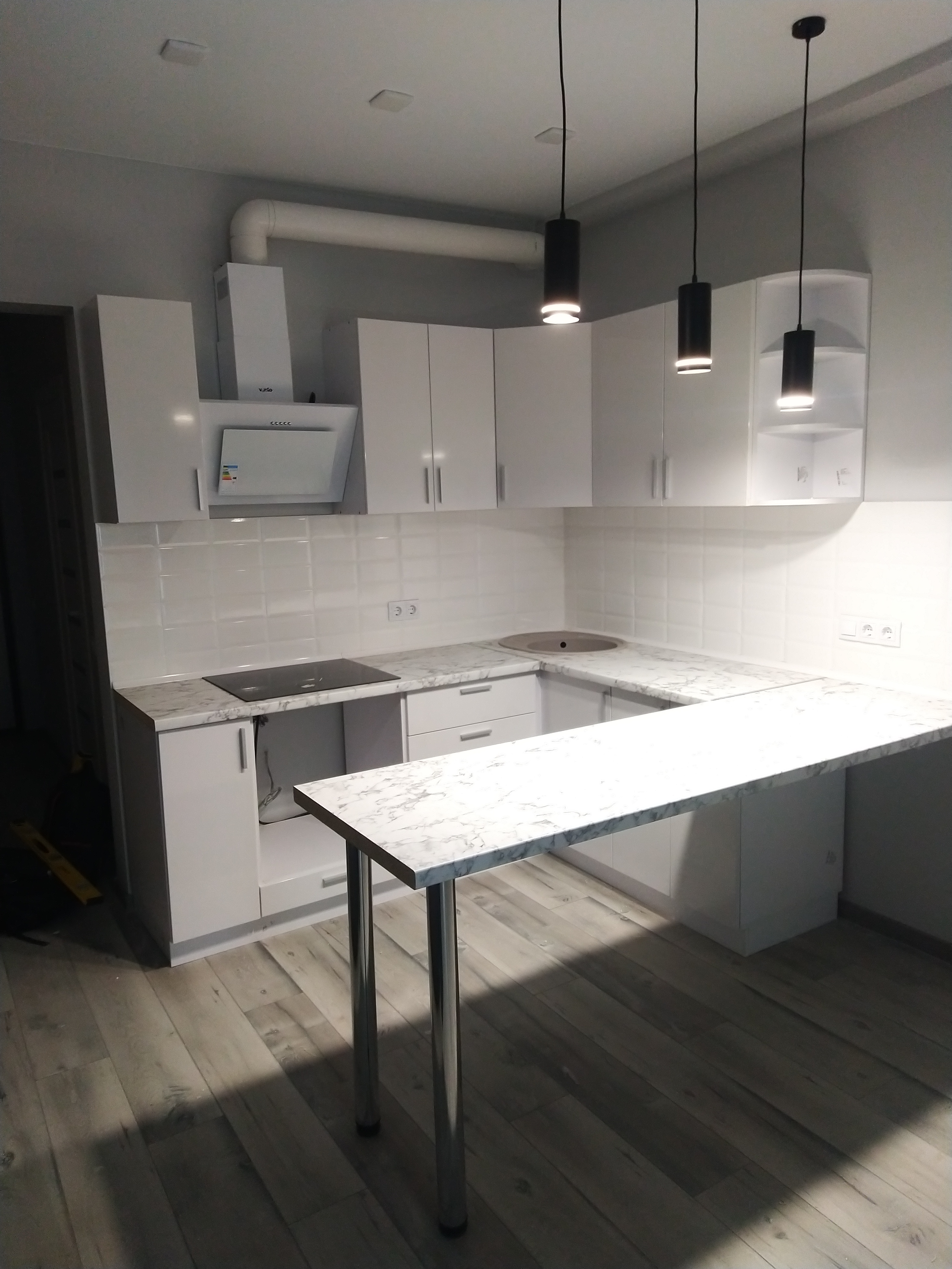 Фото Сборка кухни с Эпицентра, Леруа, с интернет магазина 1