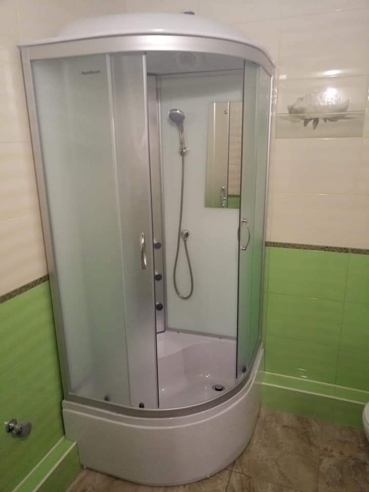 Фото встановлення душевої