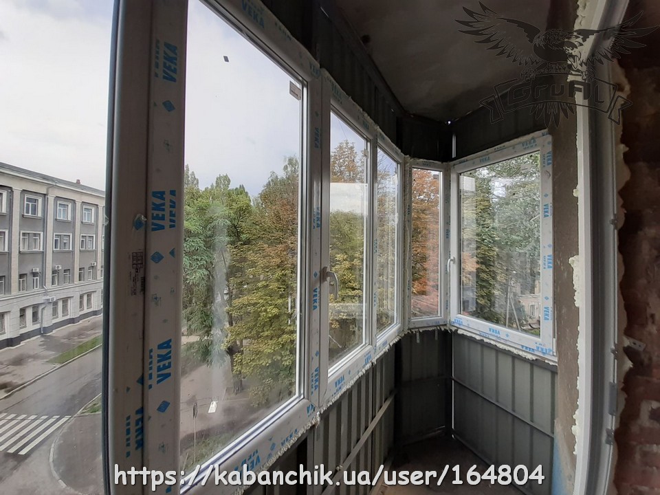 Фото Установка мп поворотной балконной рамы 