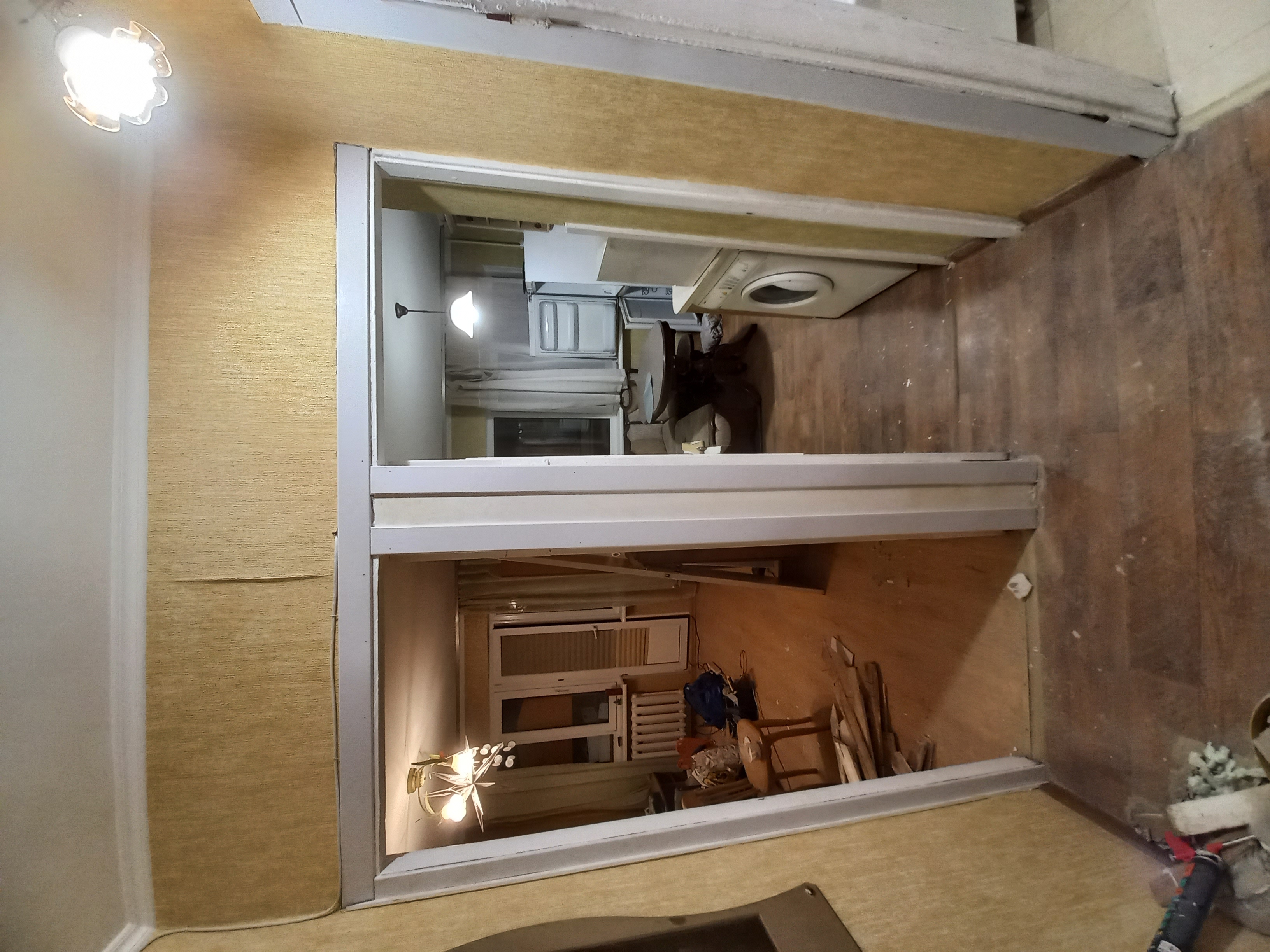 Фото заміна лиштви на старих одвірках зі вставкою між одвірок.