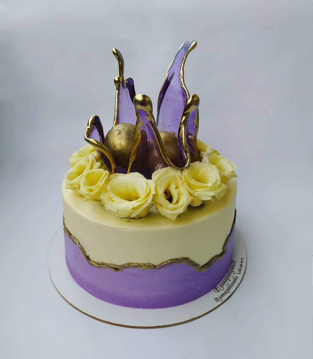 Фото Тортик+квіти - подарунок готовий 😊