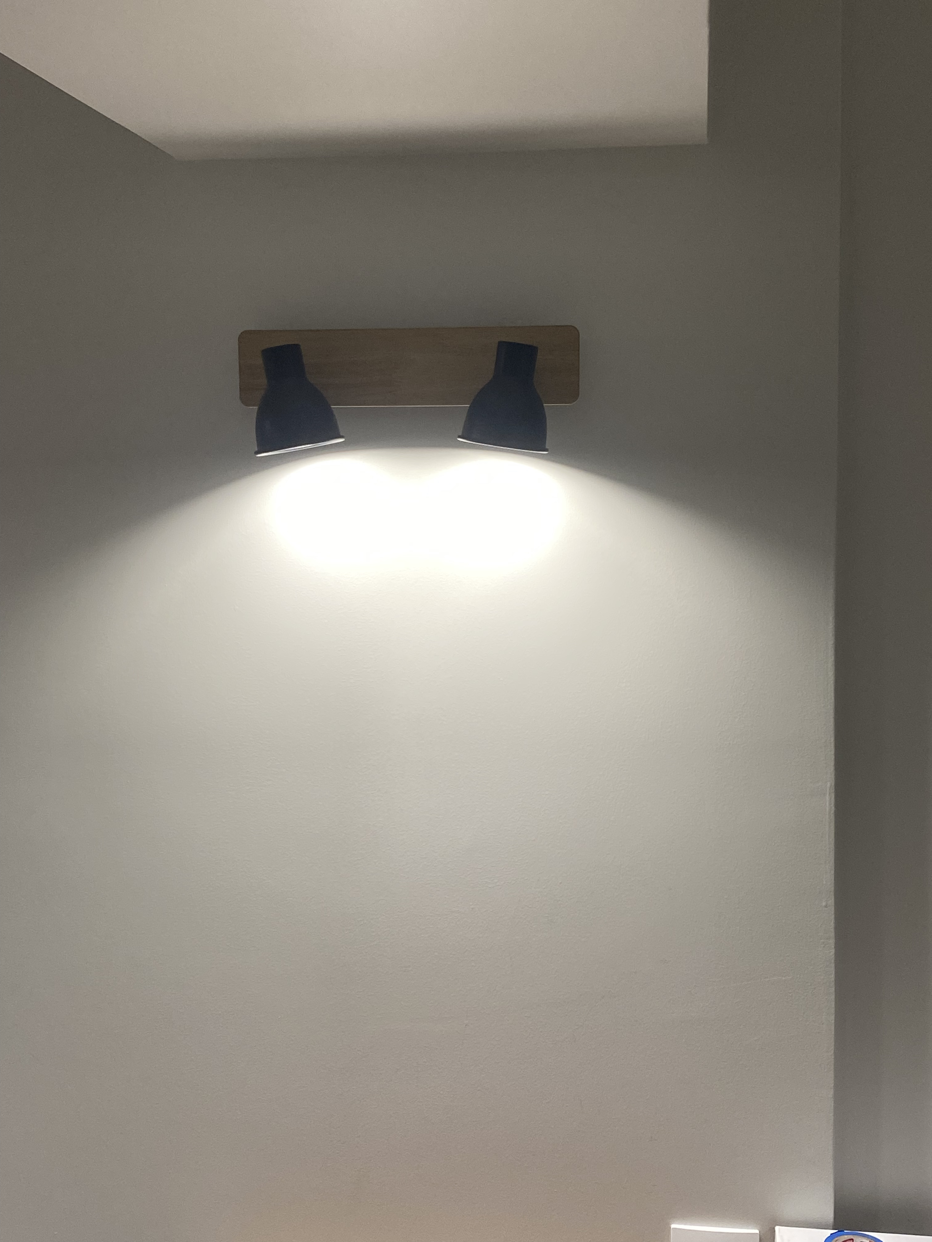 Фото Монтаж і підключення світильника