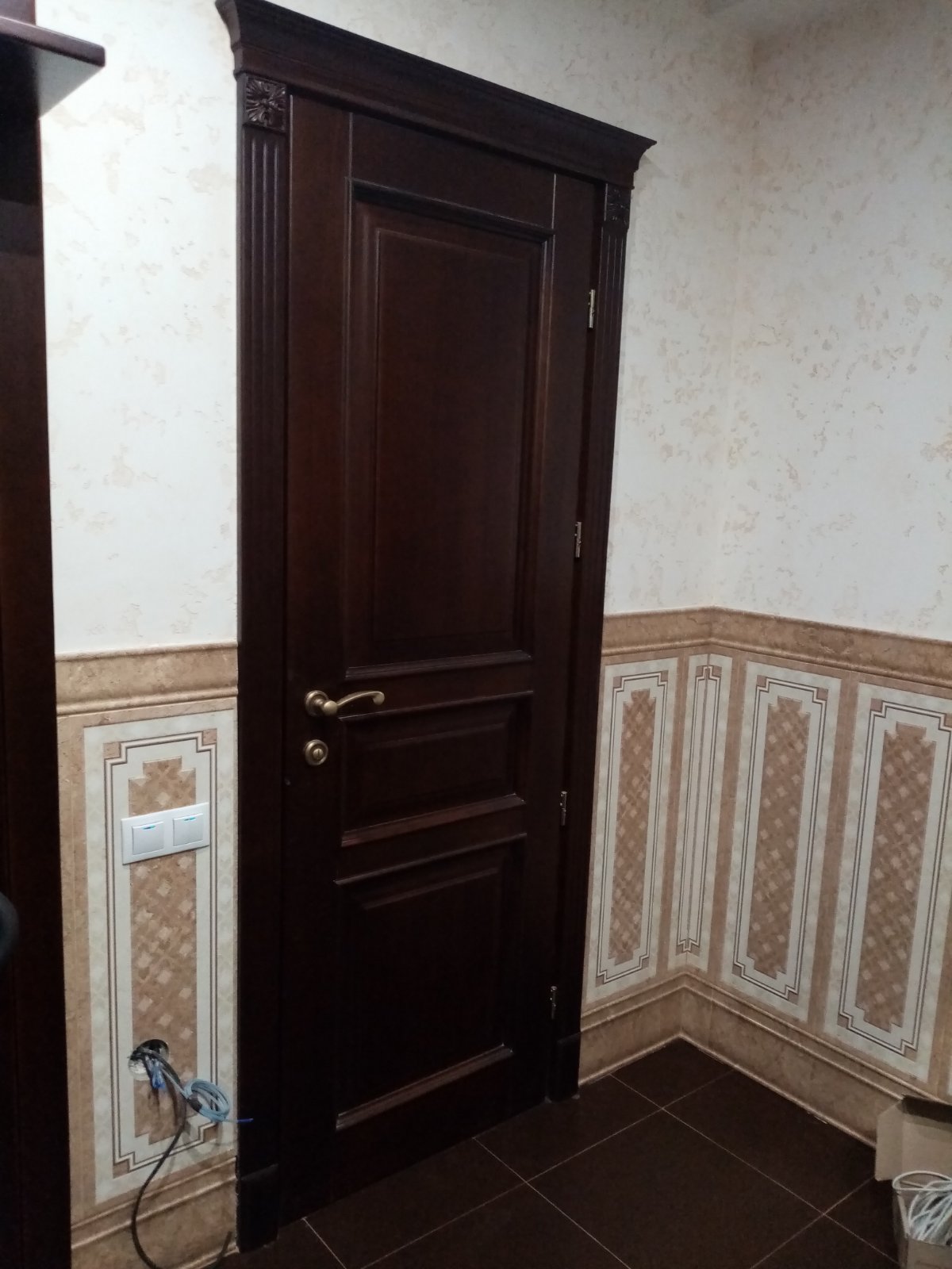 Фото Укладка плитки и установка межкомнатных дверей.