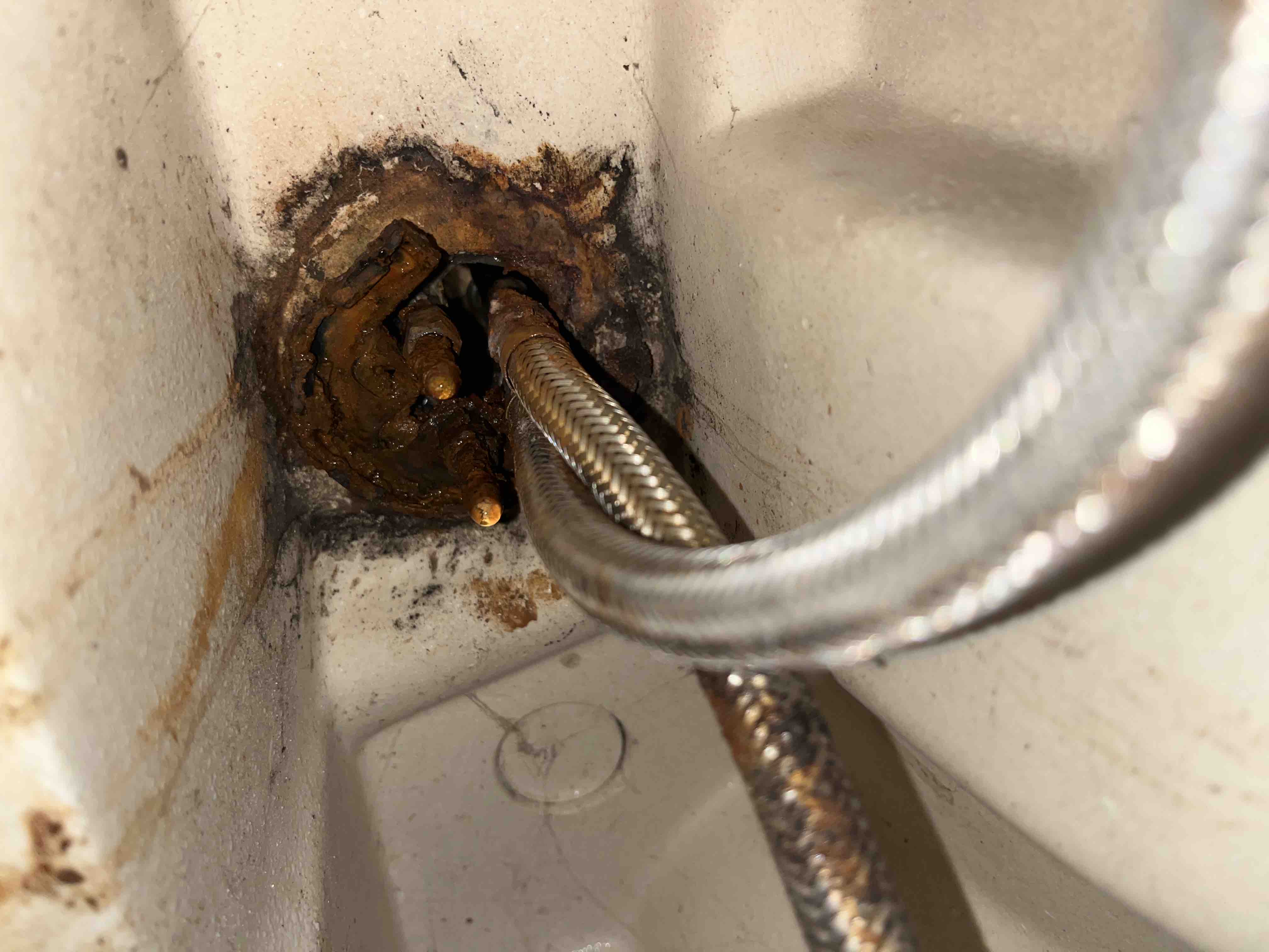 Фото Заміна кріплення змішувача.