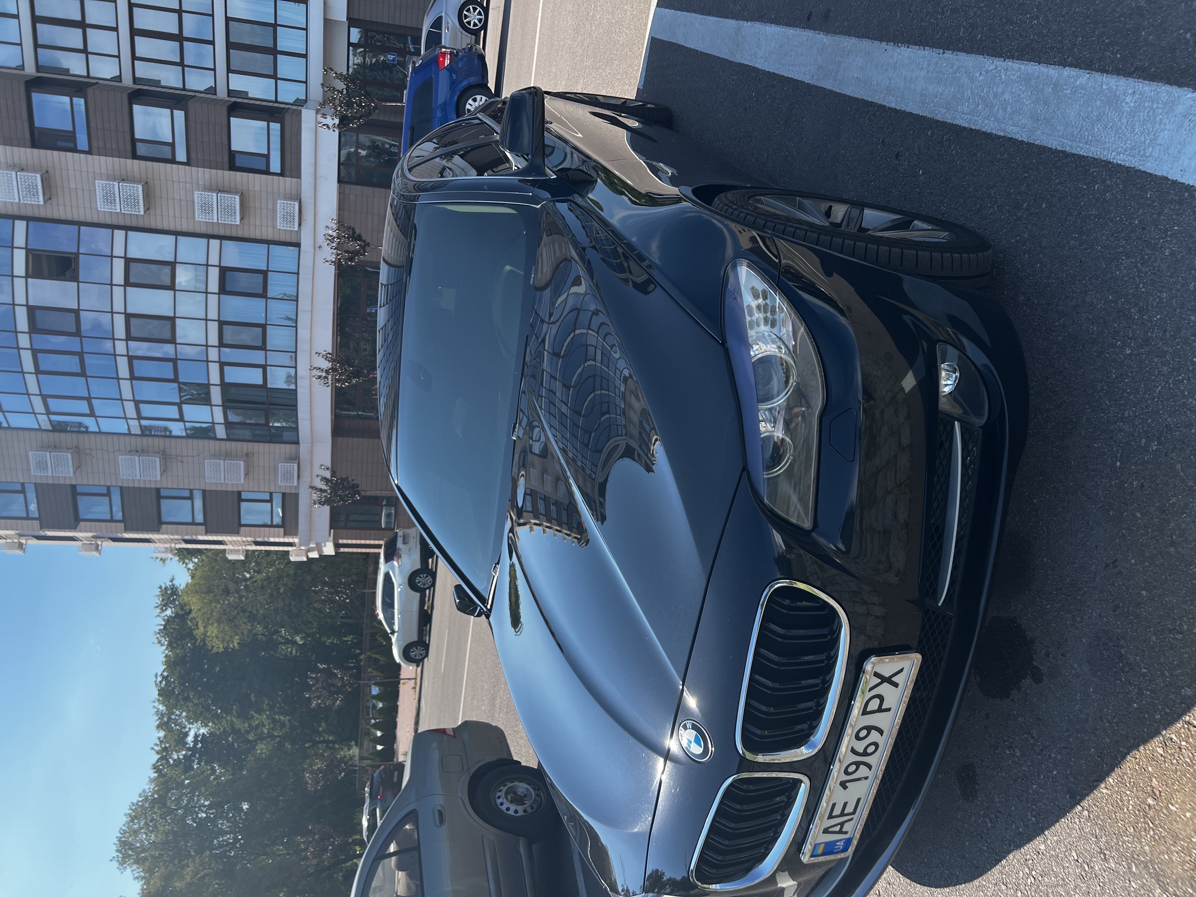 Фото Індивідуальні перевезення, трансфер автомобілем бізнес класу BMW 528 , або преміальним кросовером Infiniti QX50, оренда авто з водієм, доставка. Зустріч та доставка в будь-яку локацію по місту та по території України. Також :
• тверезий водій
• сімейний водій
• водій вихідного дня
• авто з водієм на святкування, весілля
