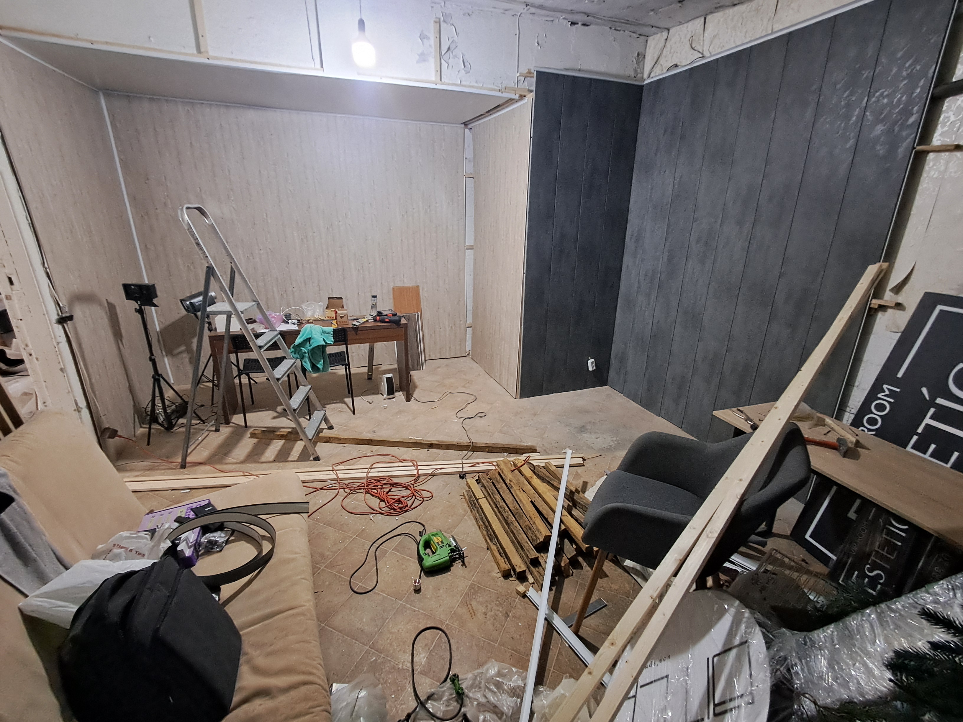 Фото Монтаж пвх вагонки