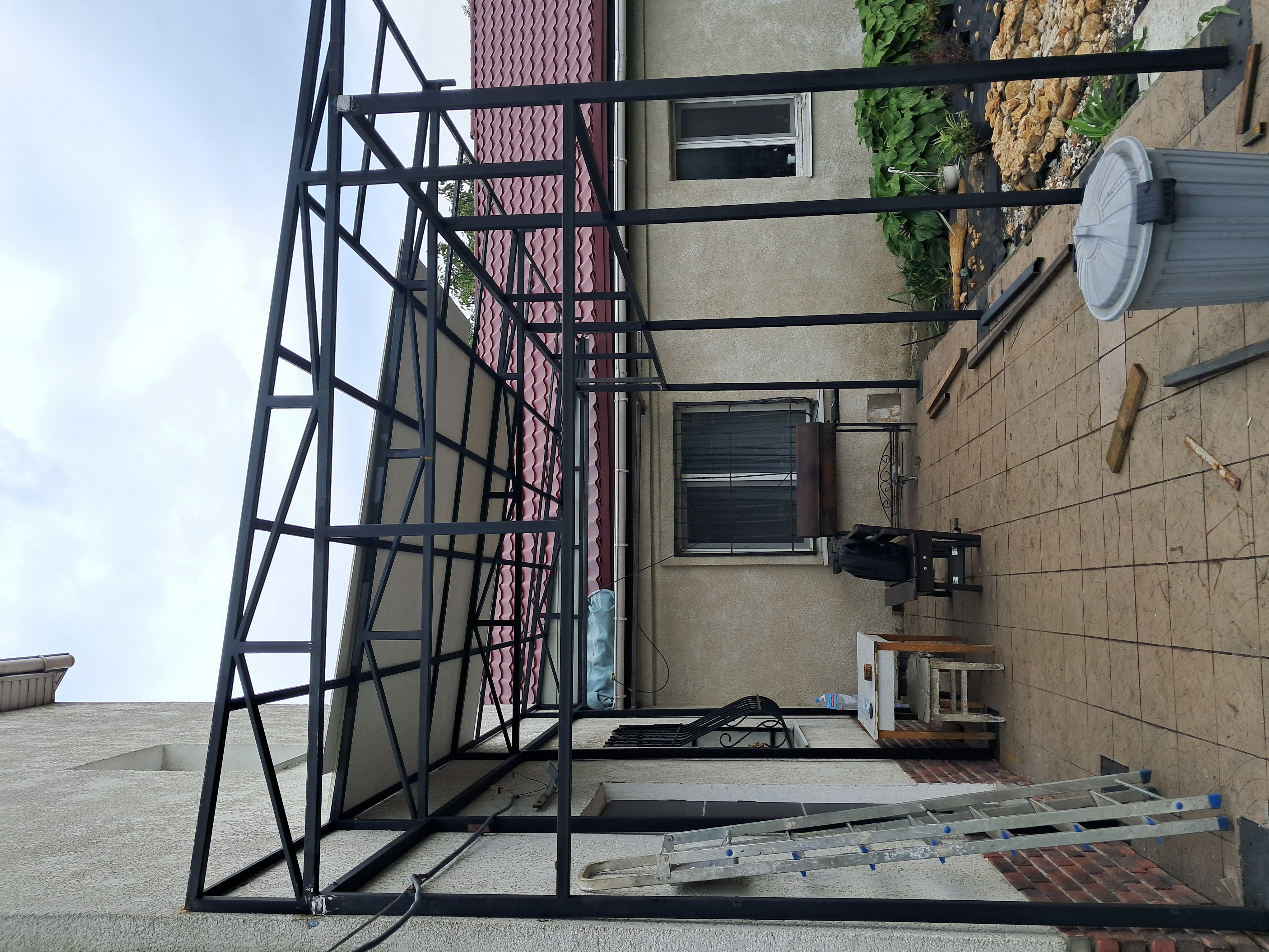 Фото Навіс пристройка до будинку.  На фото розміри 3м на 7 м. висота 3.5 м. 