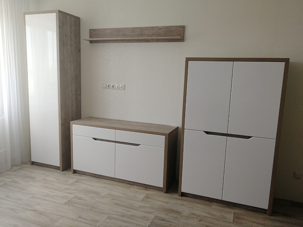 Фото Комплект лаконичной мебели.