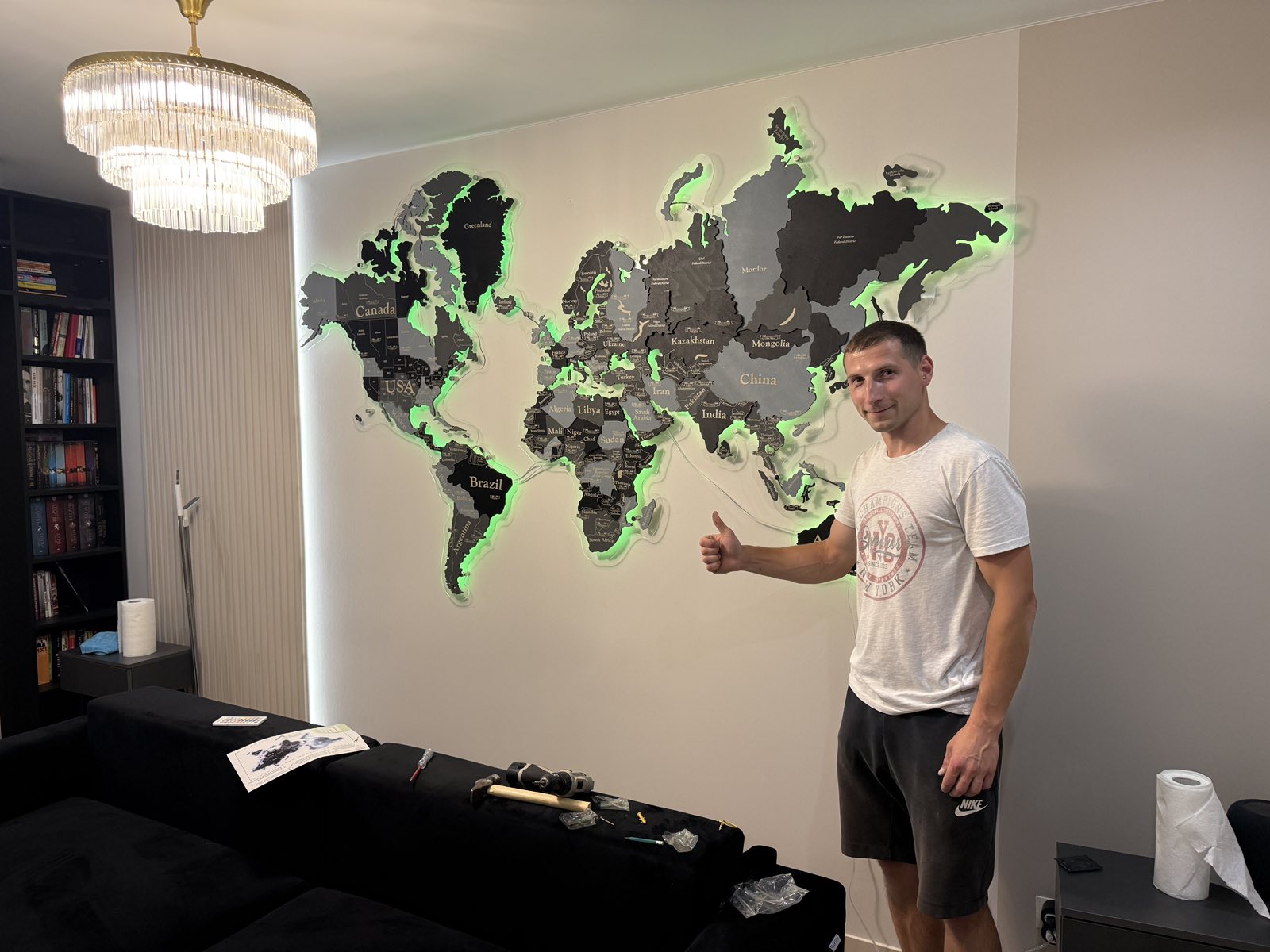 Фото Зібрав та змонтував на стіну. Карту світу з LED-підсвіткою.