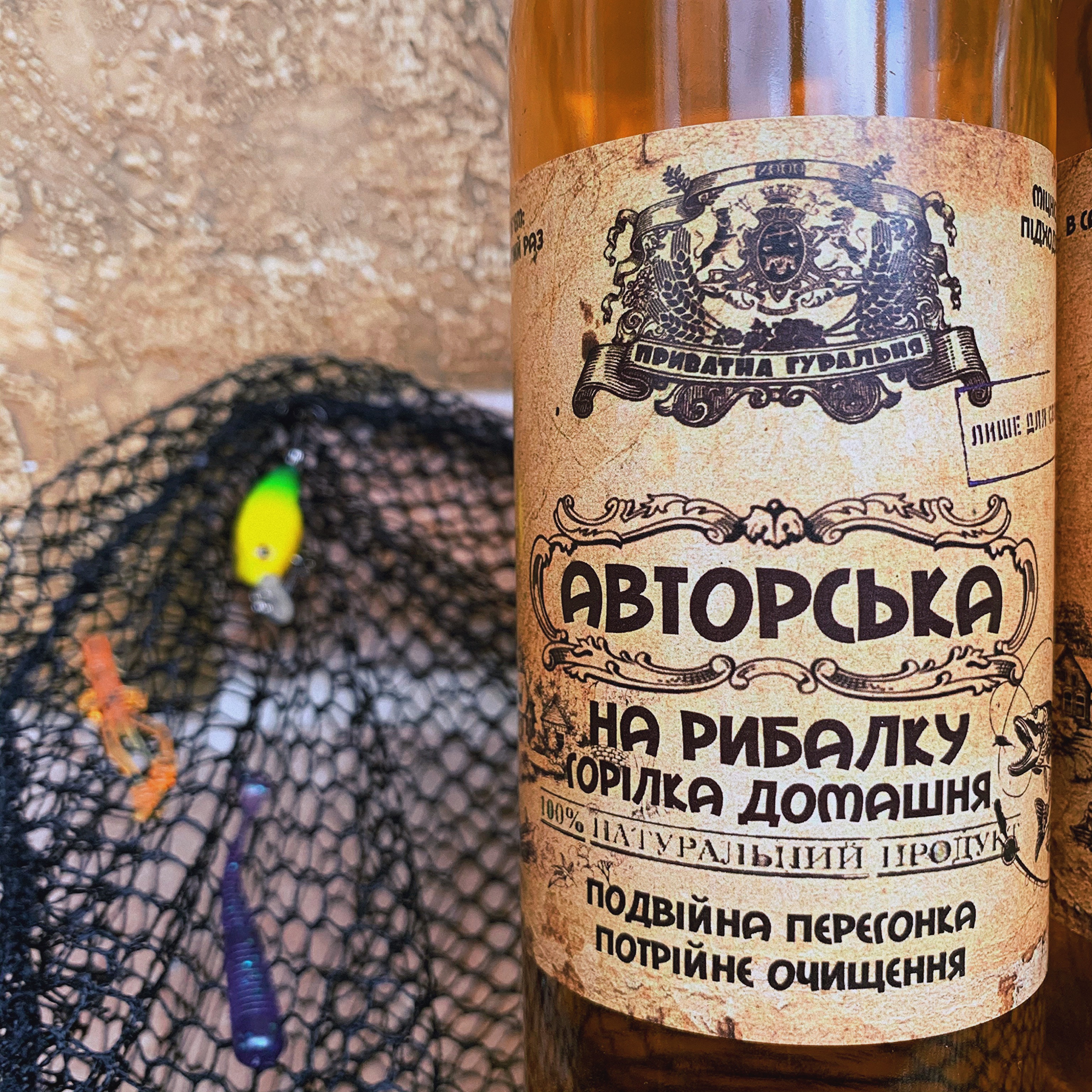 Фото Этикетка на бутылках крафт напитков 