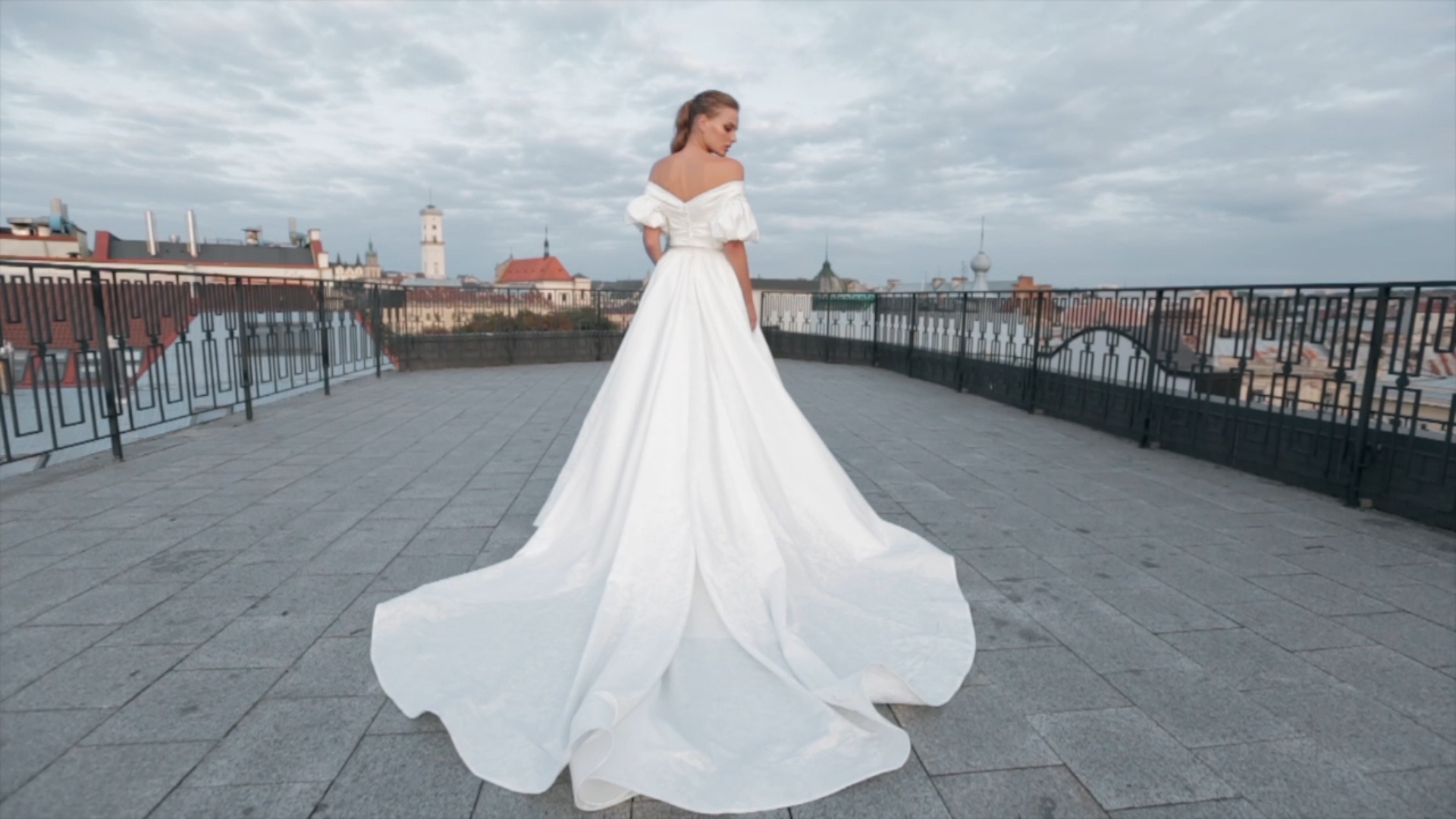 Фото Реклама Весільних суконь
