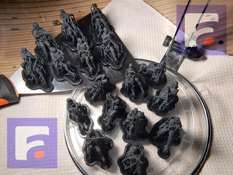 Фото 3D печать SLA (лазер) с точностью 25мк. Масштаб модели 1:63 (28мм "в полный рост"). 