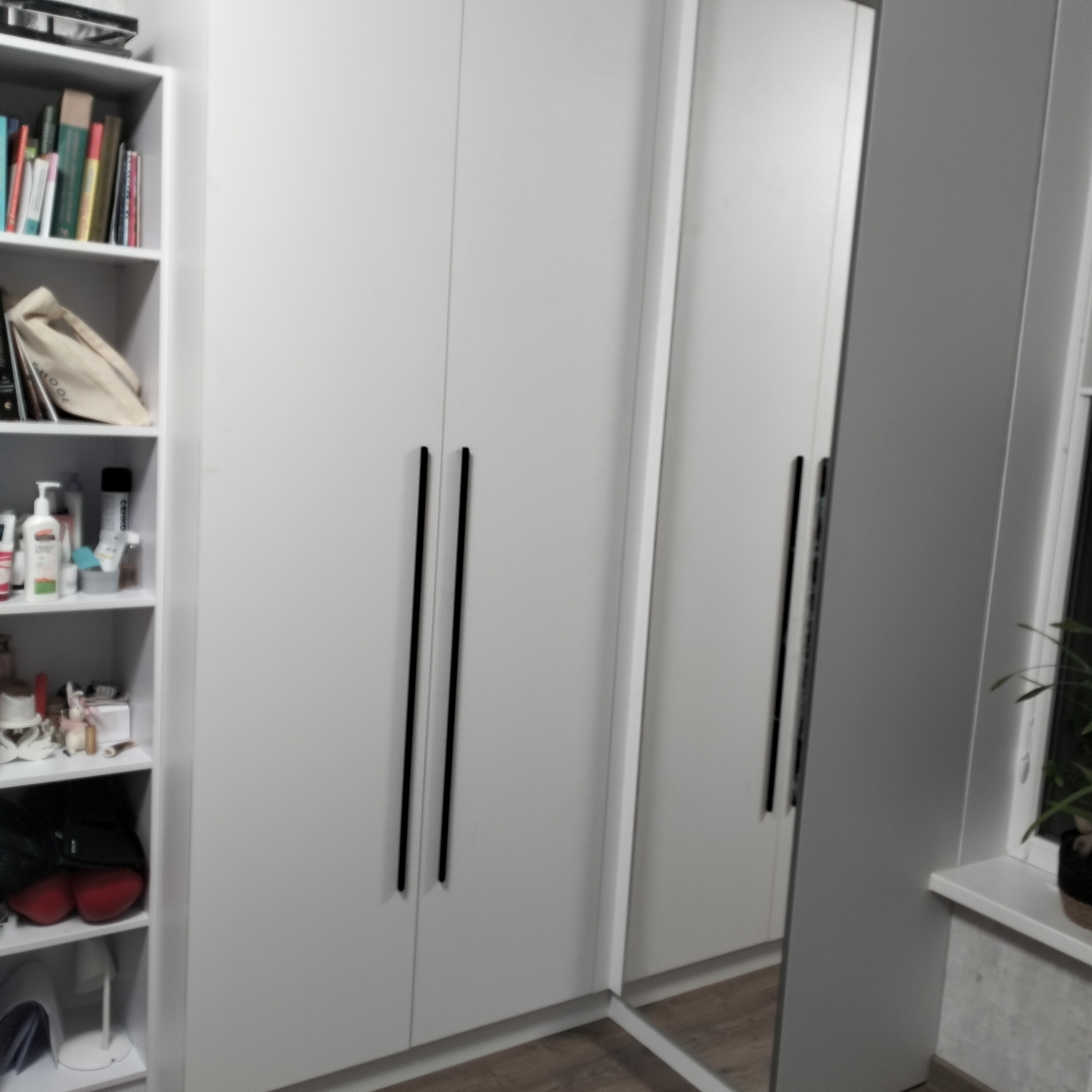 Фото шафа розпашна 