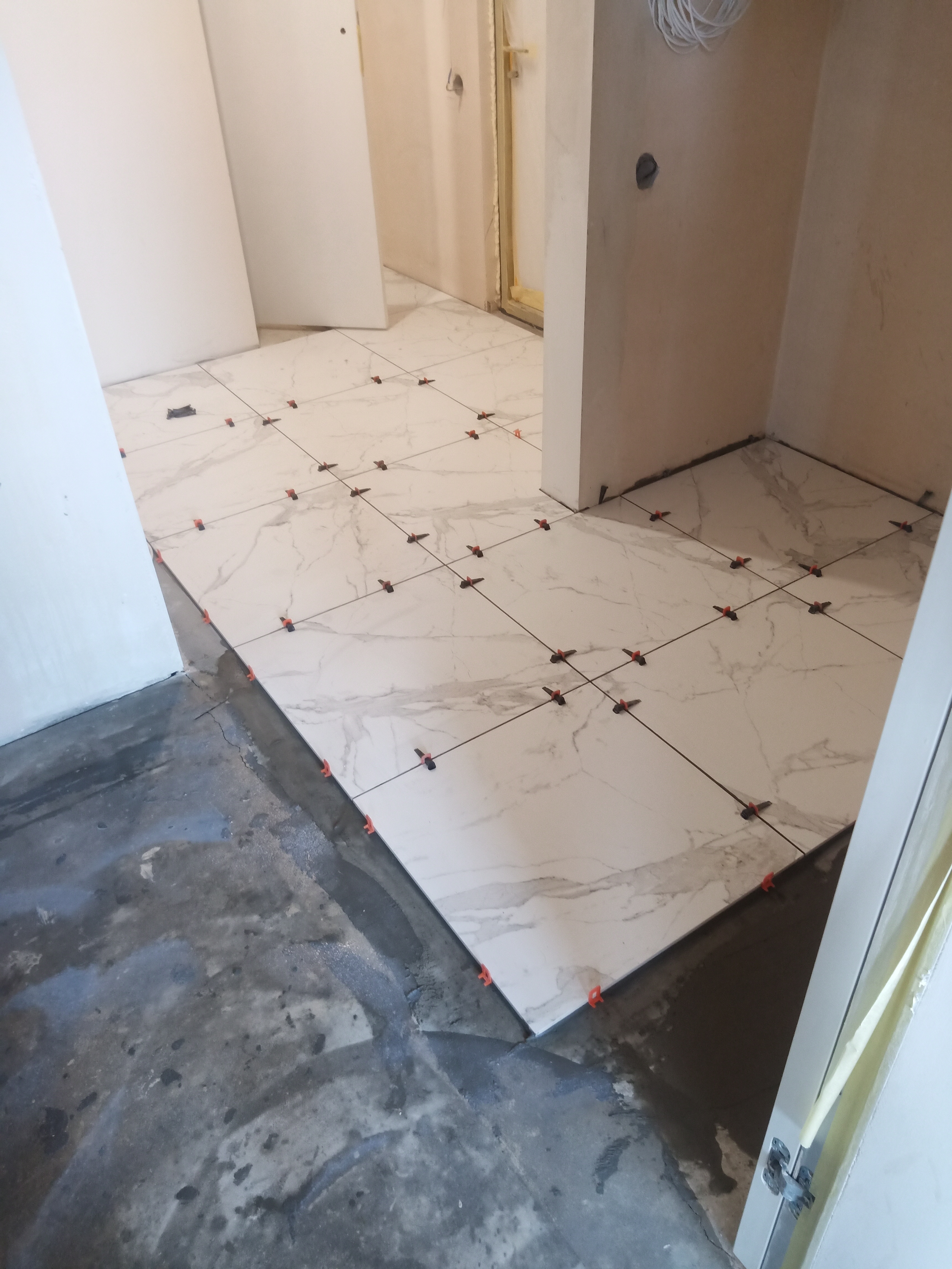 Фото Коридор, укладка плитки 600*600