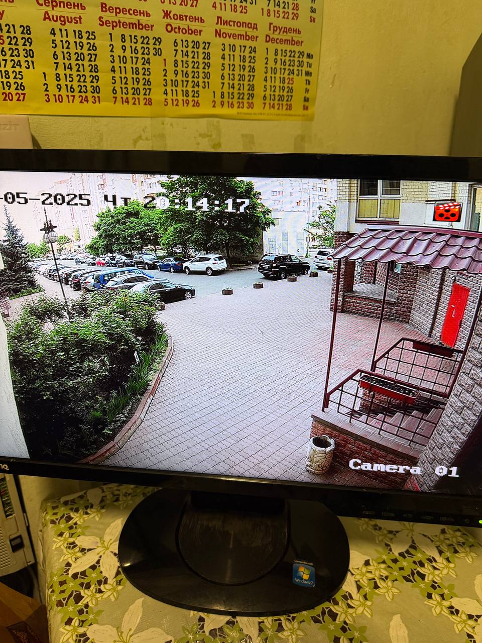 Фото В багатоповерховому будинку для консьержу приводилось технічне обслуговування існуючи система відеоспостереження. Було встановлено додаткову камеру відеоспостереження з виглядом во двір.