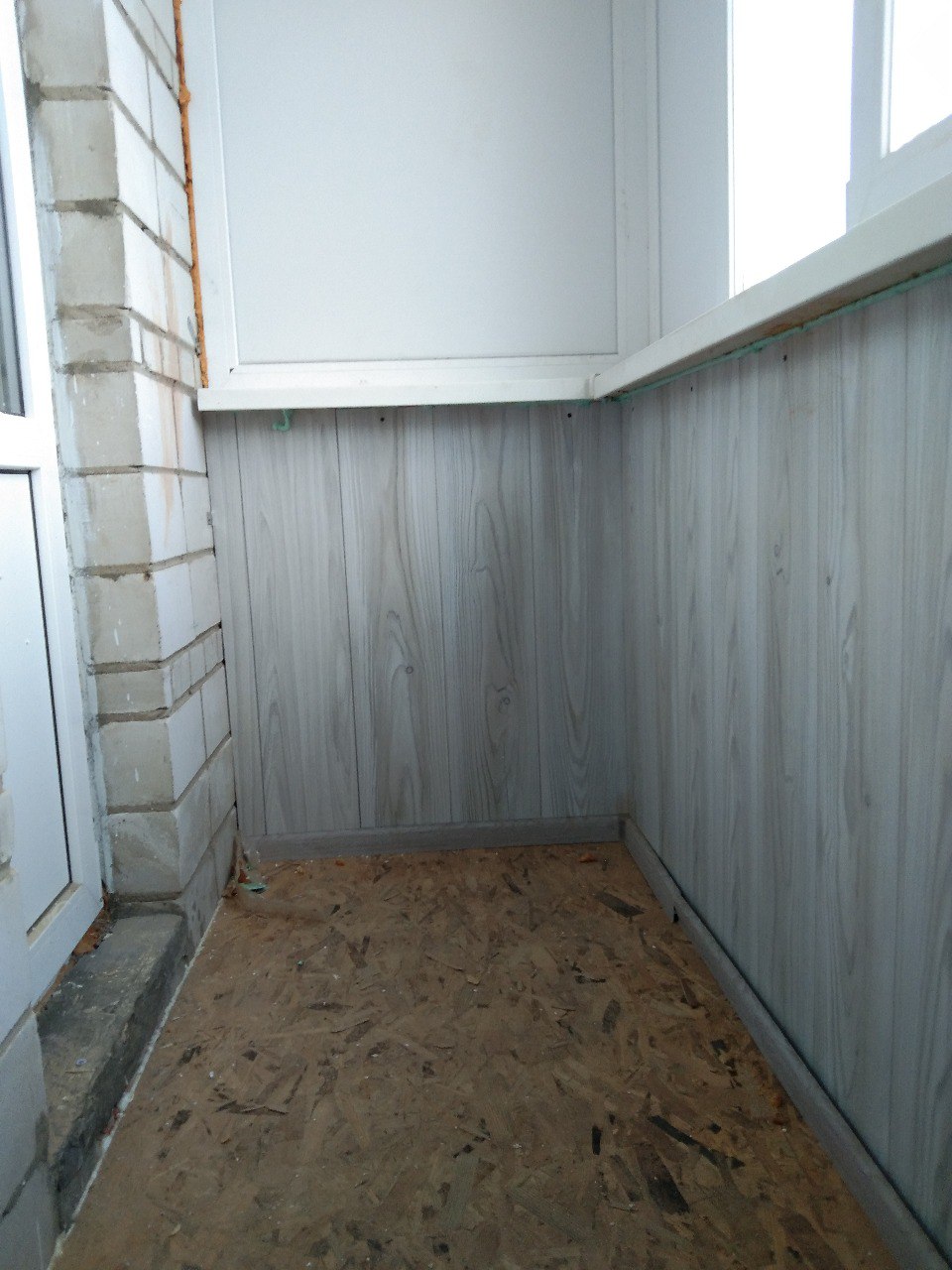 Фото Внутрішнє оздоблення перил ламінатом. 