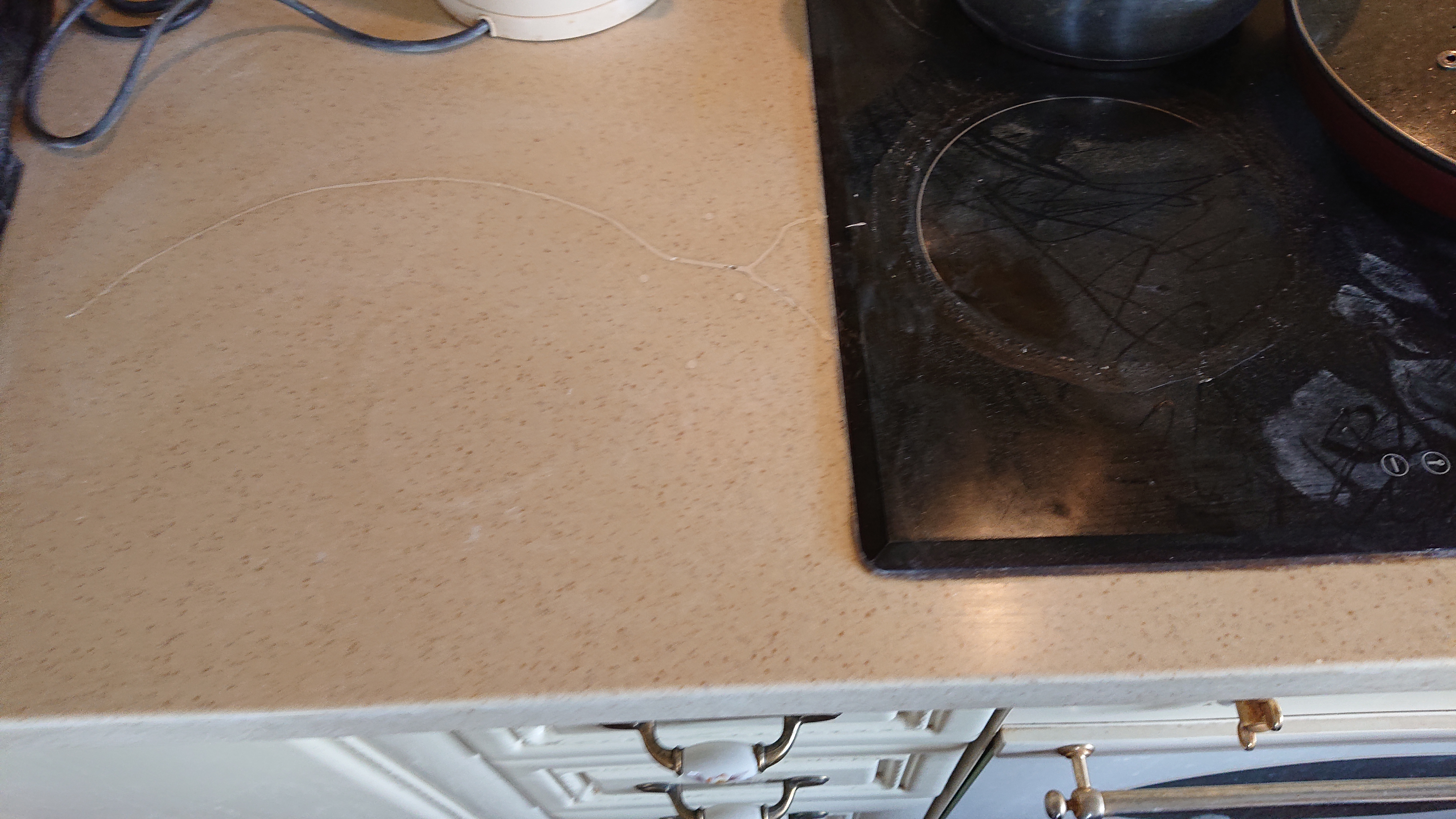 Фото Розбухша стільниця