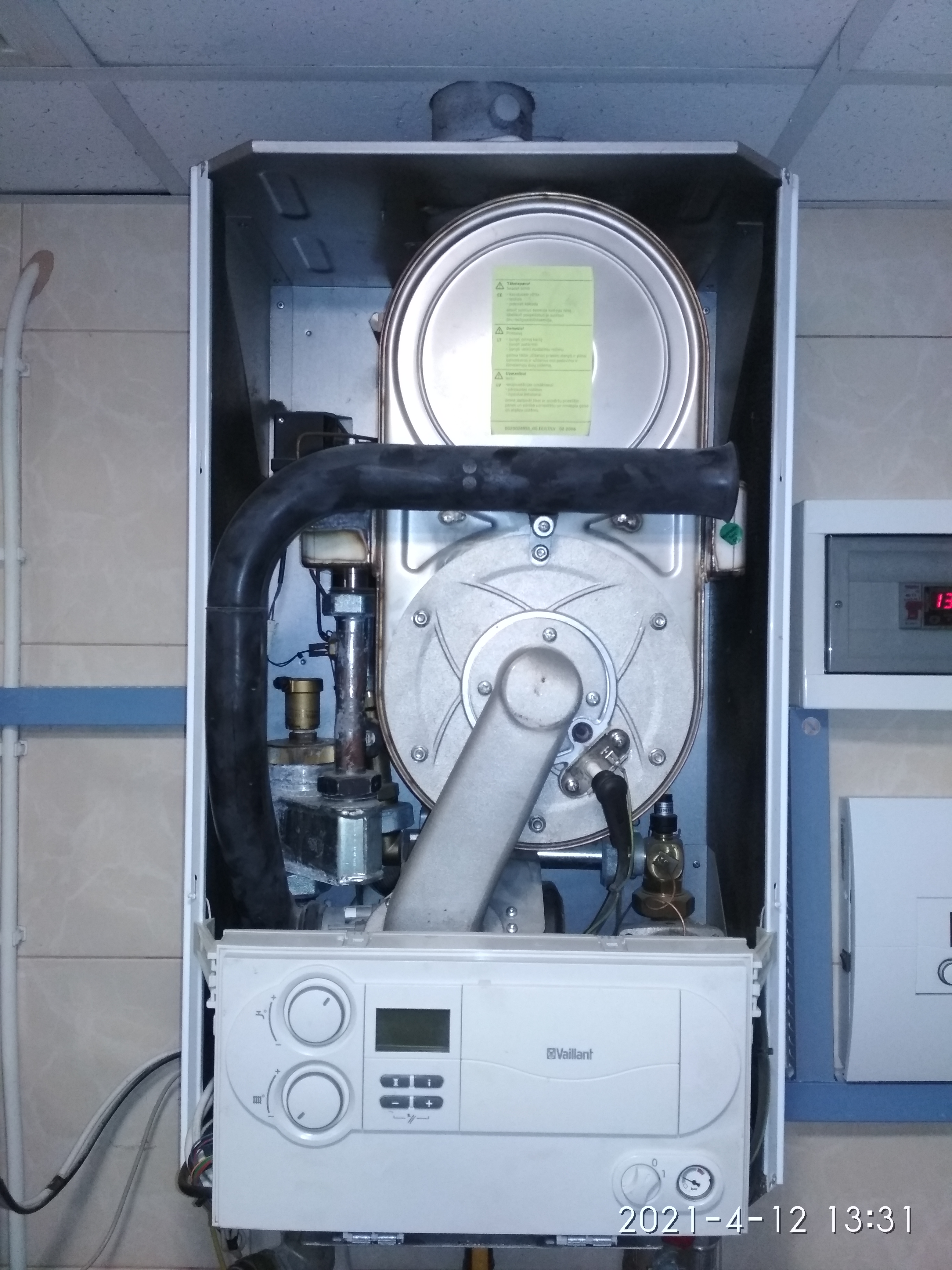 Фото Міжсезонне обслуговування конденсаційного котла vaillant 