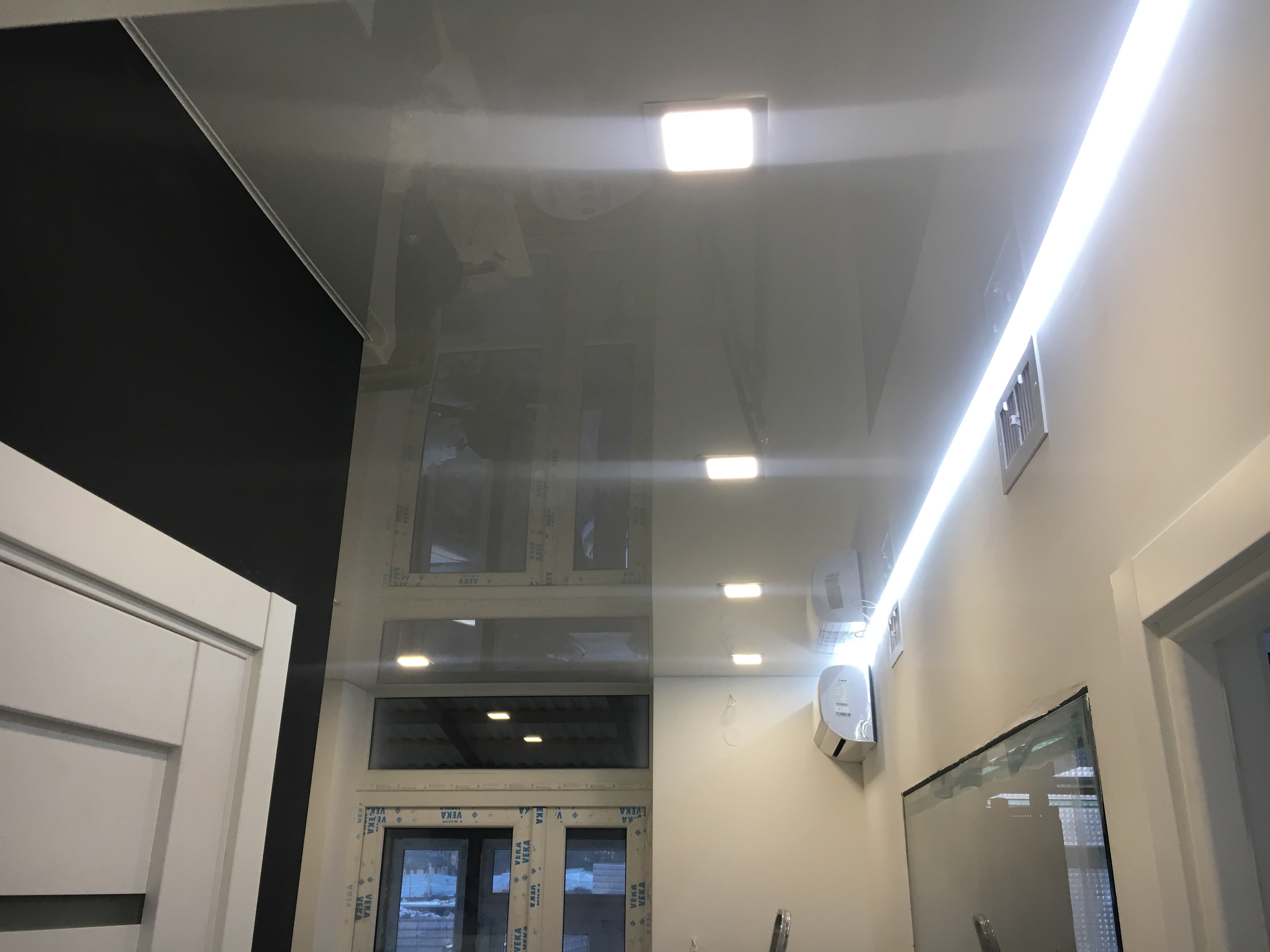 Фото АЛЮМИНИЕВЫЙ ПРОФИЛЬ С LED-ПОДСВЕТКОЙ
У компании «SKY ART DESIGN» появилась новинка — подсветка в алюминиевом профиле. Вы можете подробнее ознакомиться по ссылке или связаться напрямую с нашим менеджером по всем вопросам  о светодиодном профиле для натяжных потолков — www.skyartdesign.cv.ua