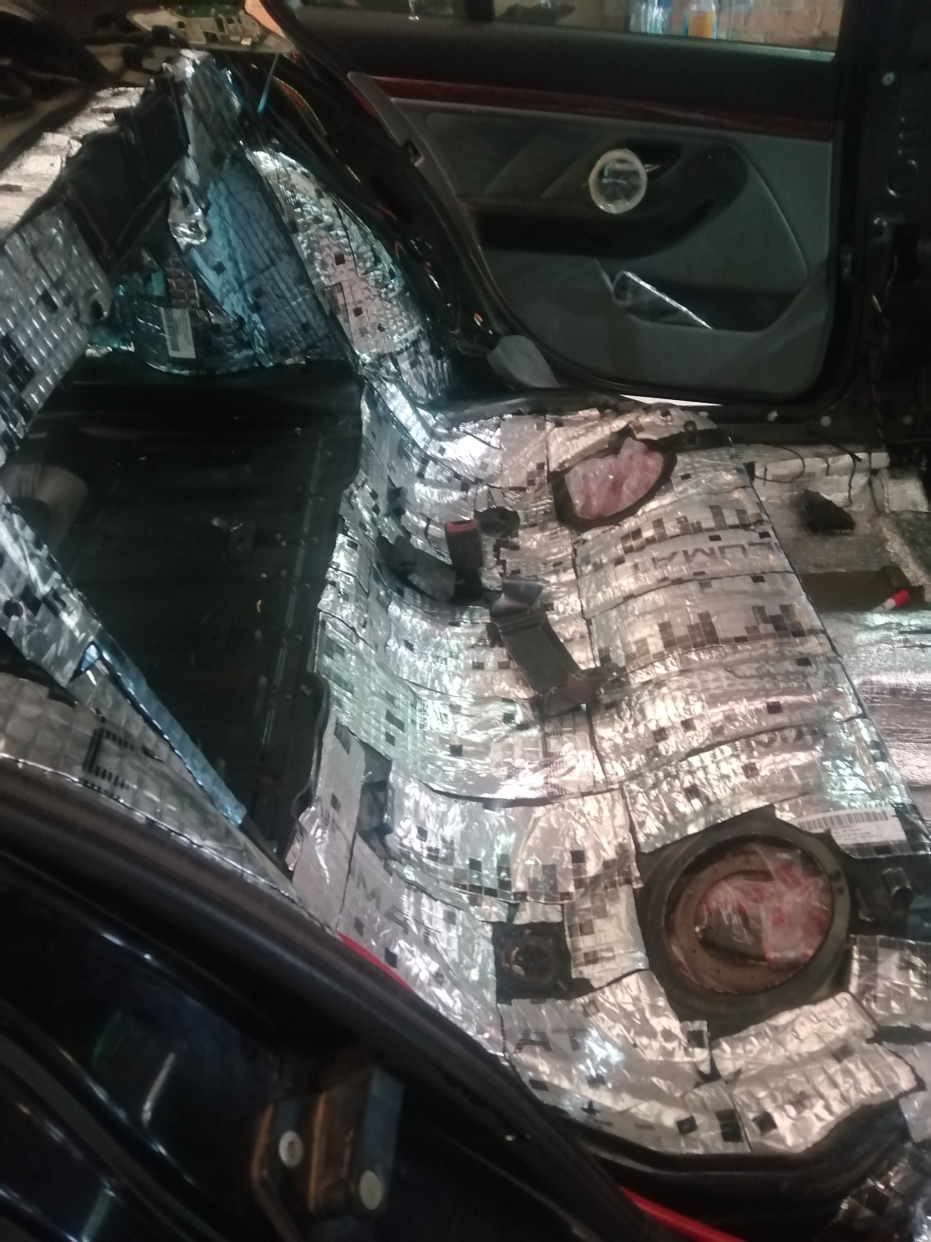 Фото Установка автозвука, магнитол и шумоизоляции  3