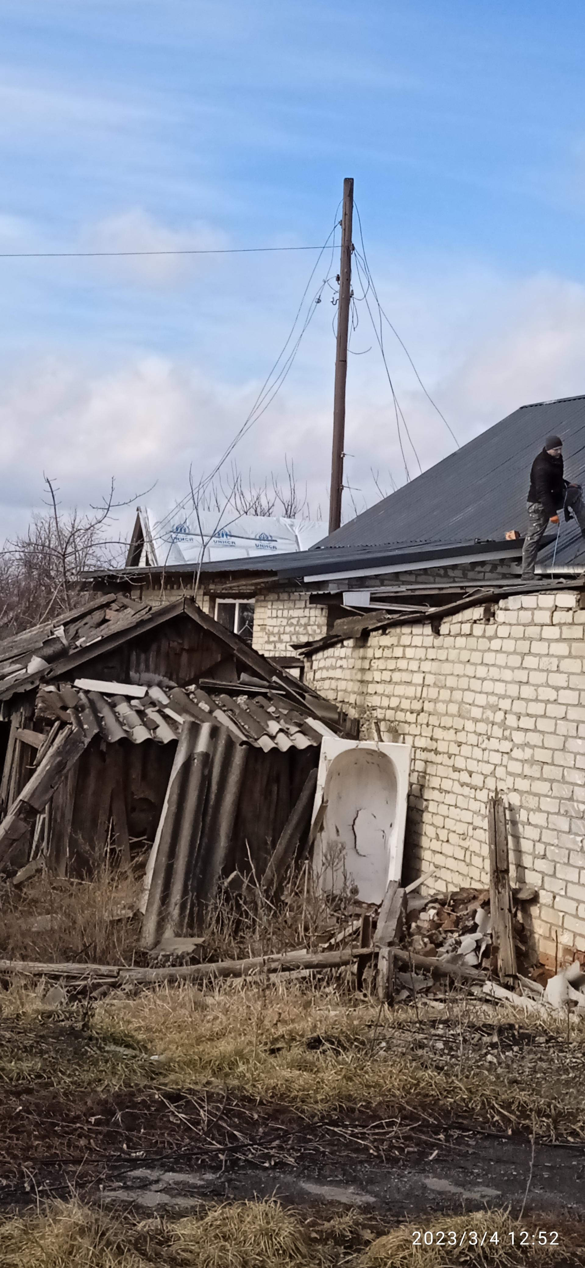 Фото демонтаж и монтаж криши с профнастила