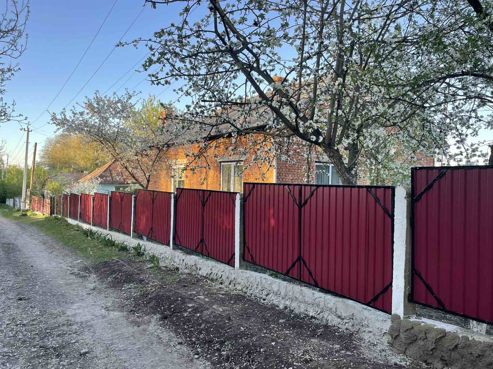 Фото зварювальні роботи виготовленя огорожі заливка бетону під огорожу працюєм на місці ціна договірна Та ремант балкогів ,висотні роботи.
