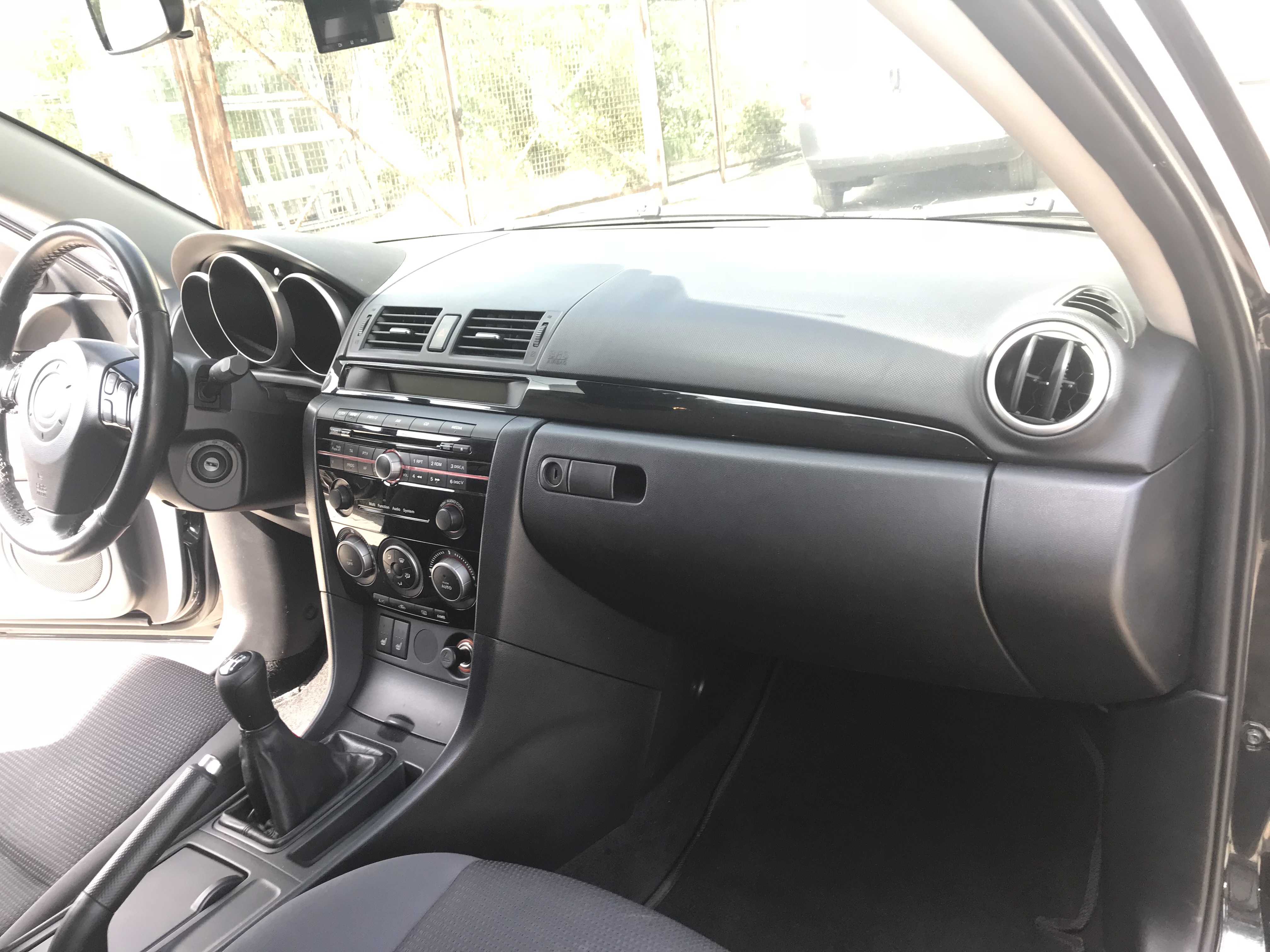 Фото Аренда авто Mazda 3 с водителем, услуги водителя, трансфер, свадьба 4