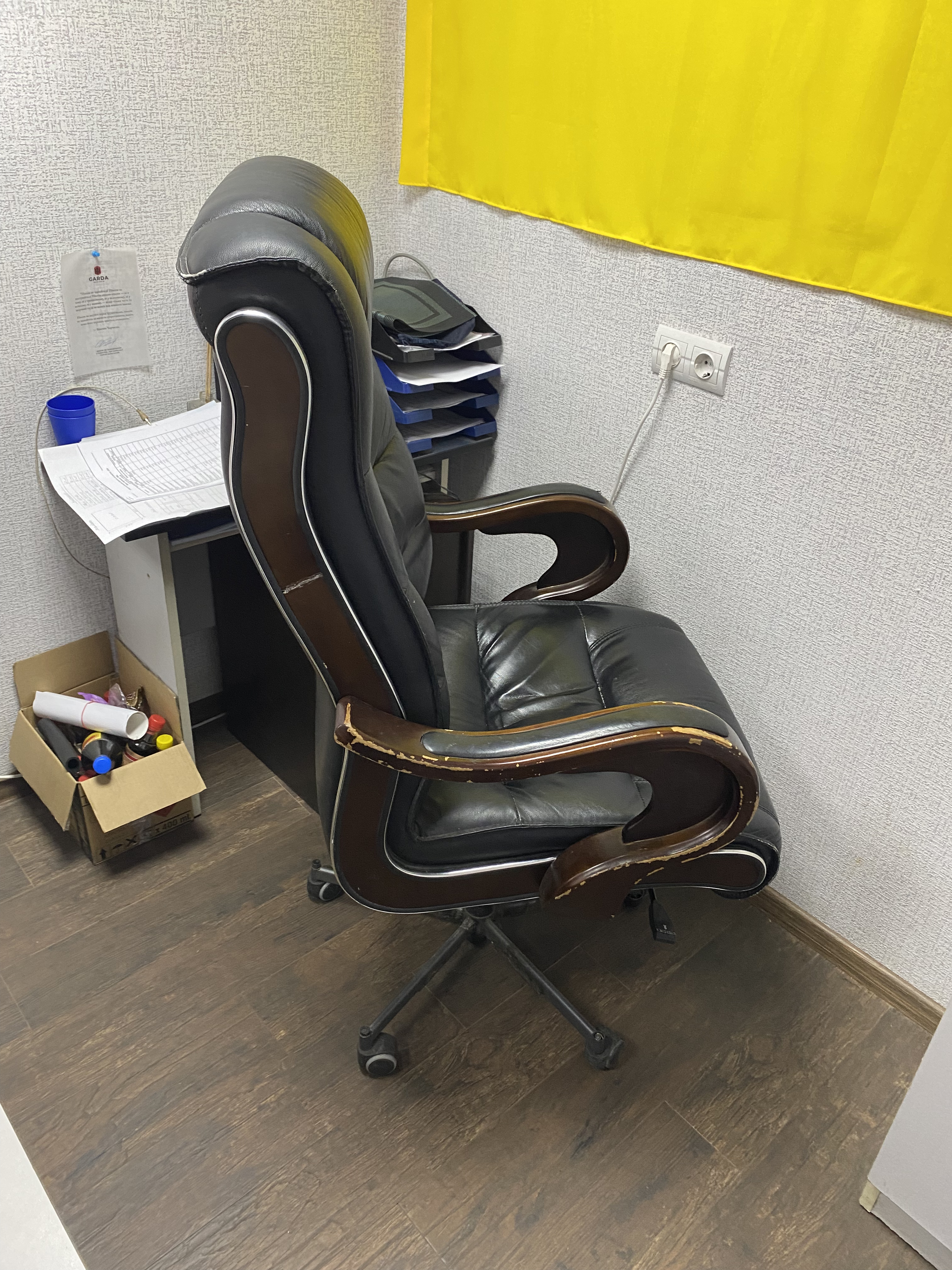 Фото Ремонт відірваного бильця і реставрація бокової накладки