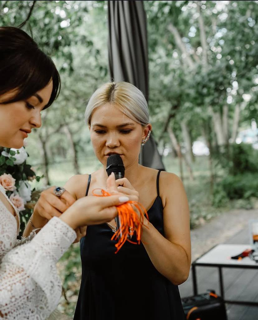 Фото TALI
Маю понад 4 роки досвіду в організації та веденні подій:
• Весілля
• Дні народження
• Тематичні вечори
• Випускні
• Квести для дорослих і дітей
Кожен захід — це унікальний сценарій, сучасний підхід і атмосфера, яку хочеться згадувати.
За запитом організовую свято “під ключ”: оформлення, сценарій, музика, візуальний супровід.
Працюю в Києві та області. Можливі виїзди в інші міста України.