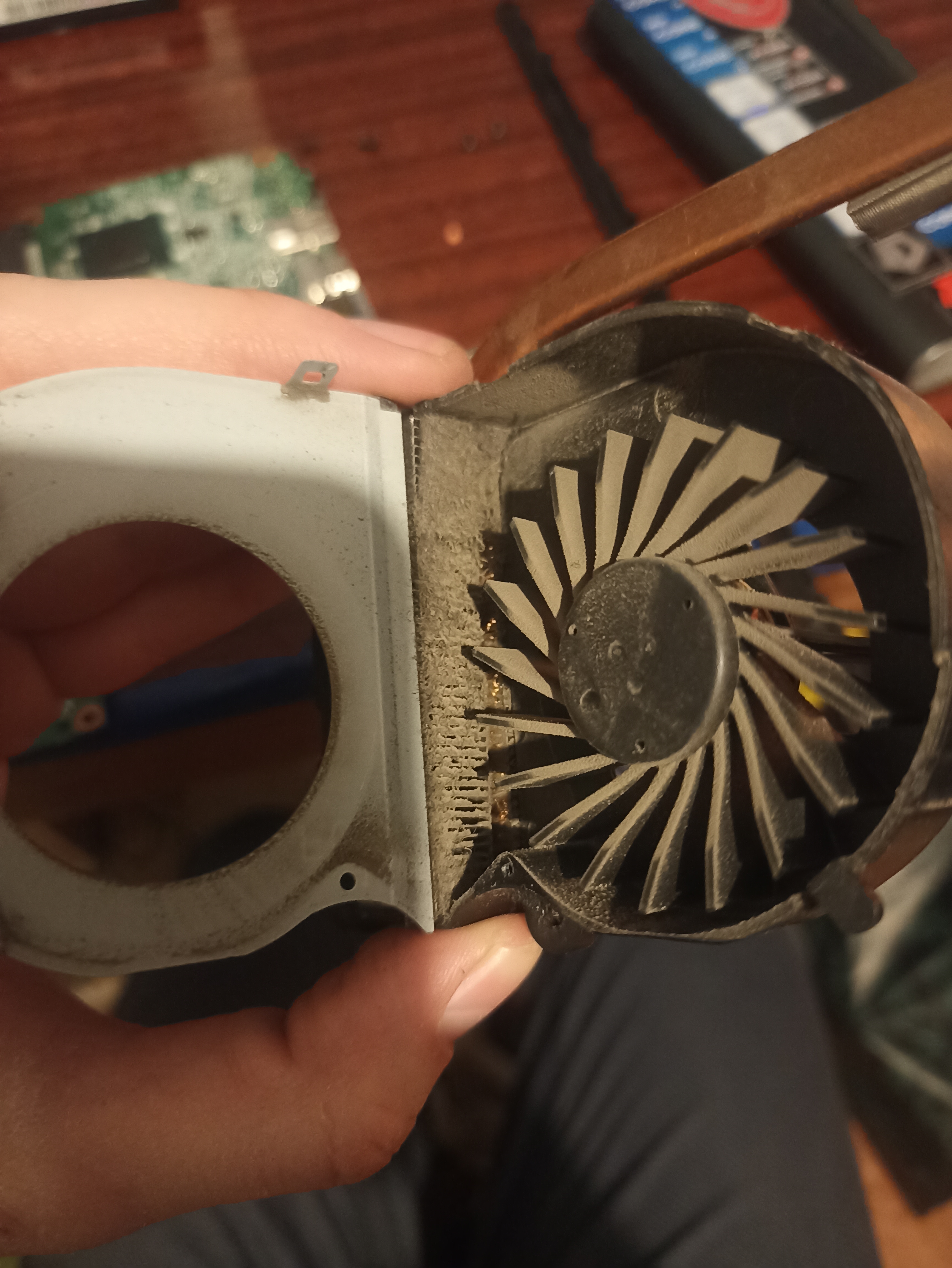 Фото Планове обслуговування Ноутбука рятує від перегрівів та збільшує час експлуатації приладів 