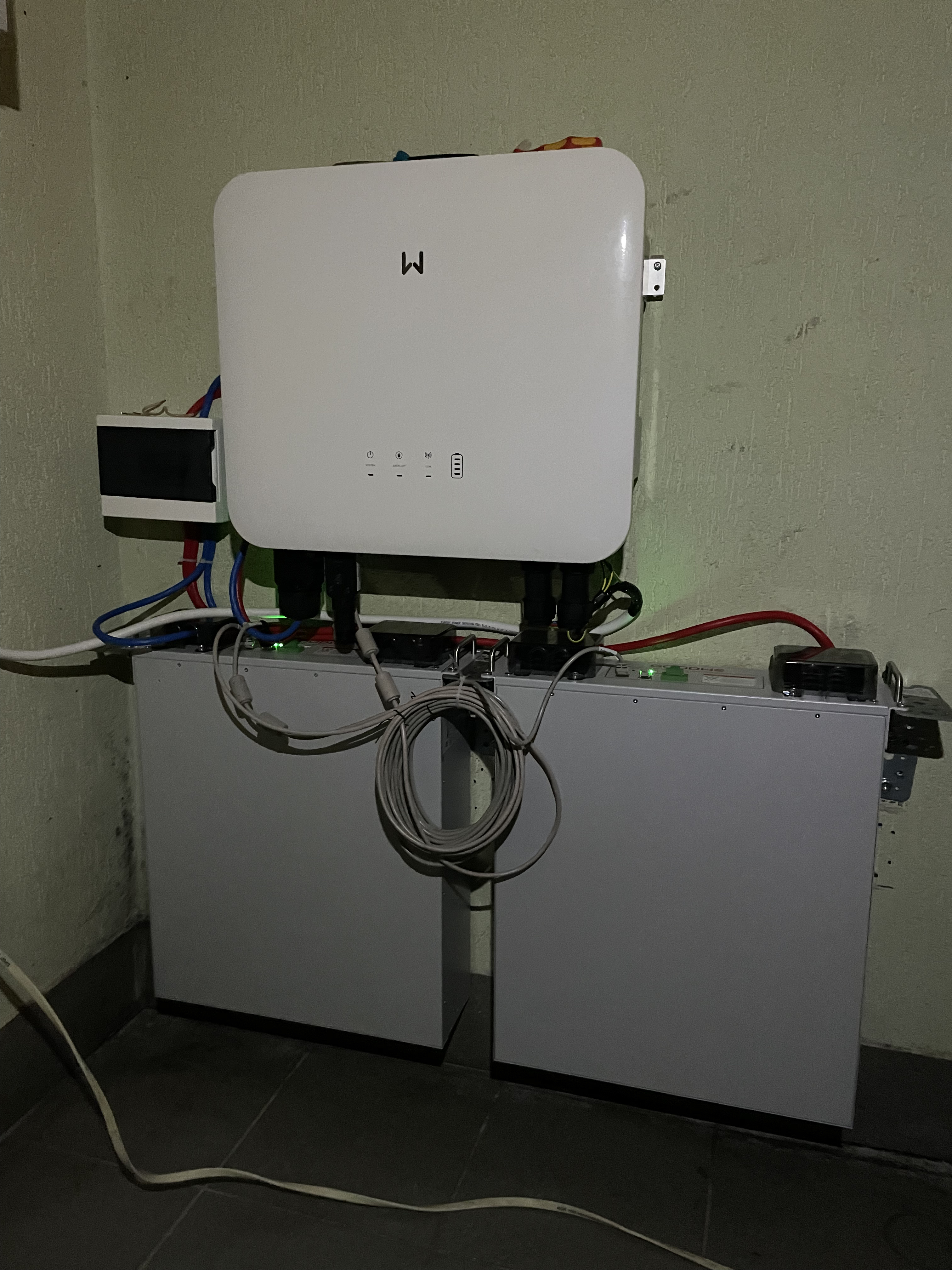 Фото Встановлення інвертора GoodWe GW6000- ES-20 + 2 батареї GoodWe Lynx A G3 Series 5 кВт·ч