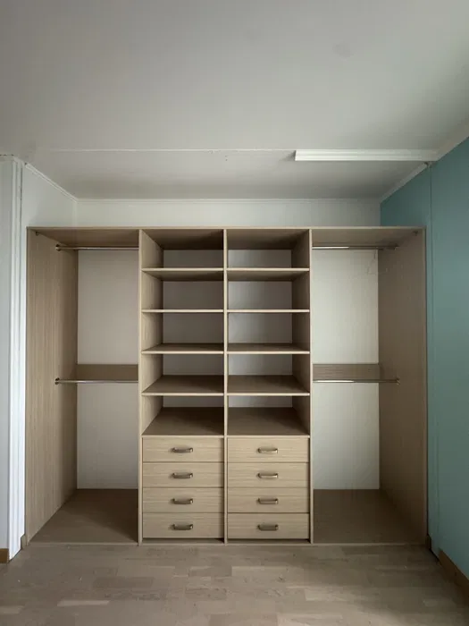 Фото перевезення і збірка гардеробу, з виготовленням і обклеєнням задньої стінки тканиною