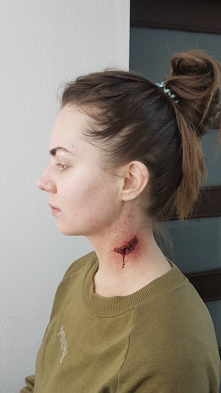 Фото Рада приветствовать Вас !
Я, Алёна - профессиональный визажист и гример 
Работаю в карандашной и теневой техниках.
Окончила курсы , работала в салоне, фриланс, а также на проектах, среди которых "Врач Ковальчук", промо к выборам 2015-2017, более 30ти реклам. 
Также выполняю коммерческий макияж к любому событию:
- свадьбы
- дни рождения
- фото сессии
- показы
- выпускные вечера и др.

Все виды макияжа:
- дневной
- деловой
- вечерний
- свадебный
- коктейльный
- лифтинг макияж(для возрастной кожи)
- макияж для фото и видео съёмок
- ньюд (натуральный макияж)
- спец грим 
Цена зависит от выбранного Вами макияжа 
По Вашему желанию - репетиция свадебного или любого другого макияжа. (50% стоимости) 
Всегда открыта к сотрудничеству с: продакшнами, фотографами, моделями, журналами, свадебными агентствами, дизайнерами..
Работаю на профессиональной косметике. 
После каждого клиента кисти очищаются и проходят дезинфекции !!!
Красоты вам