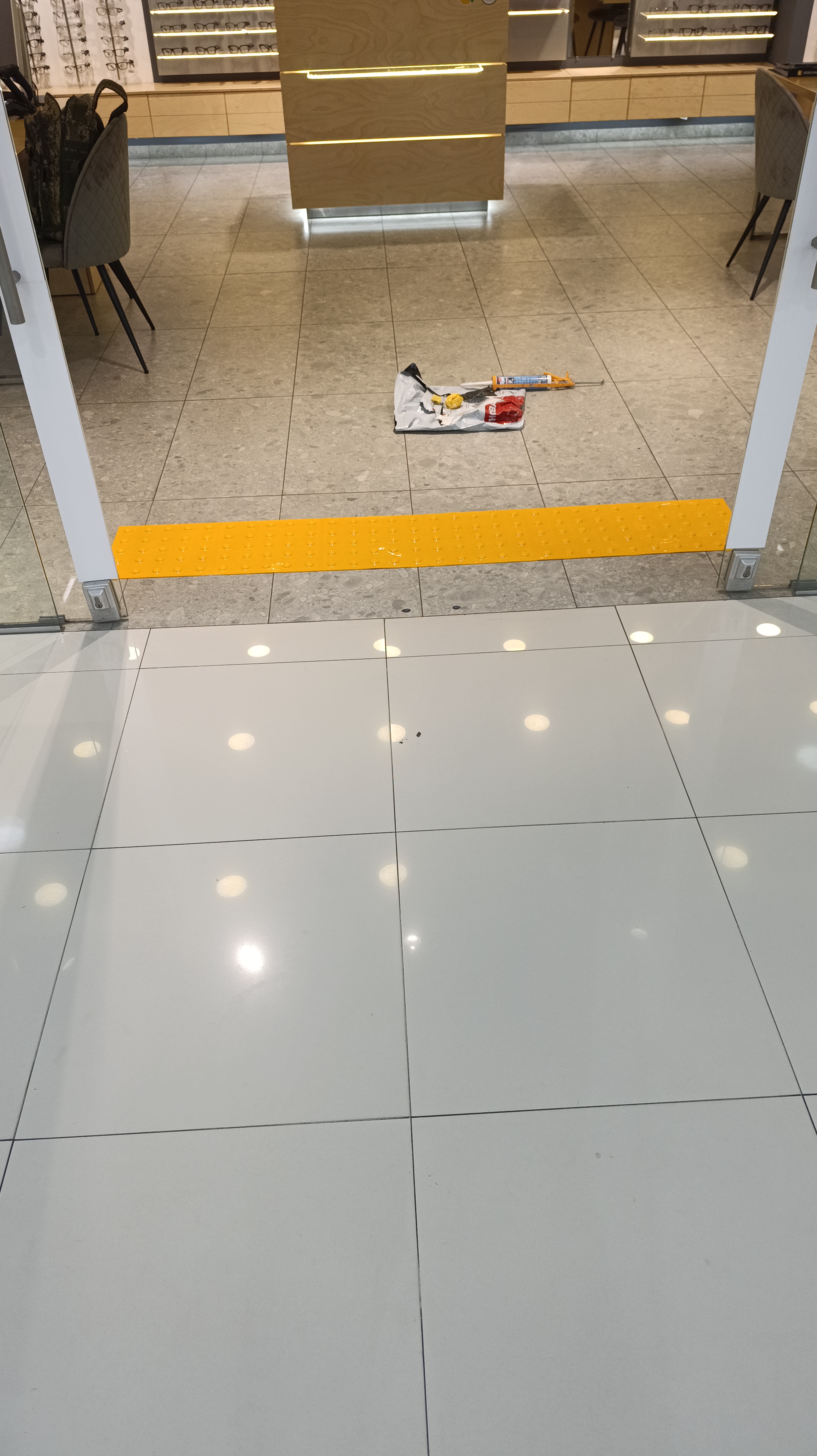 Фото Резіновий коврик монтаж